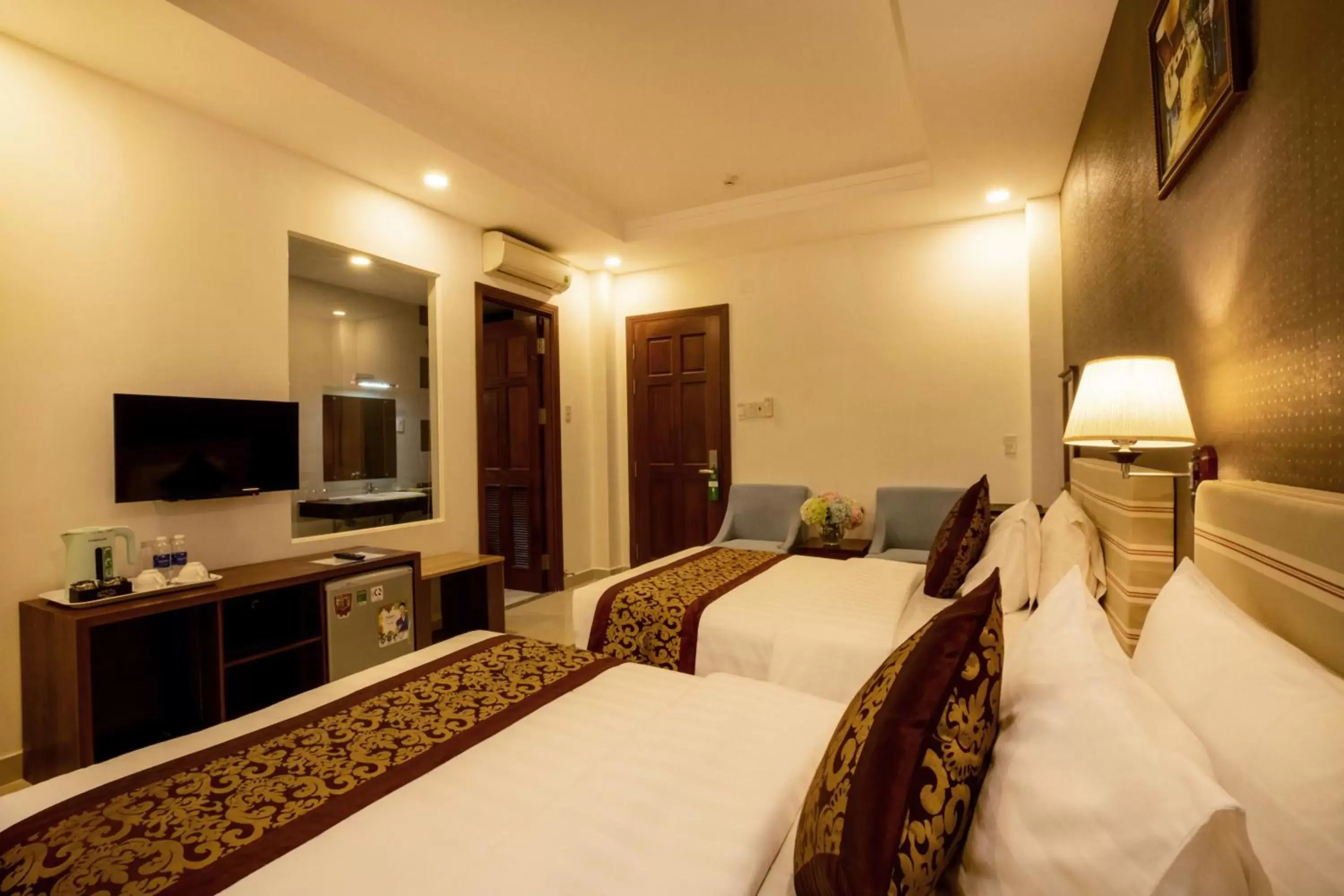 Bedroom in Airport Saigon Hotel - Gần ẩm thực đêm chợ Phạm Văn Hai