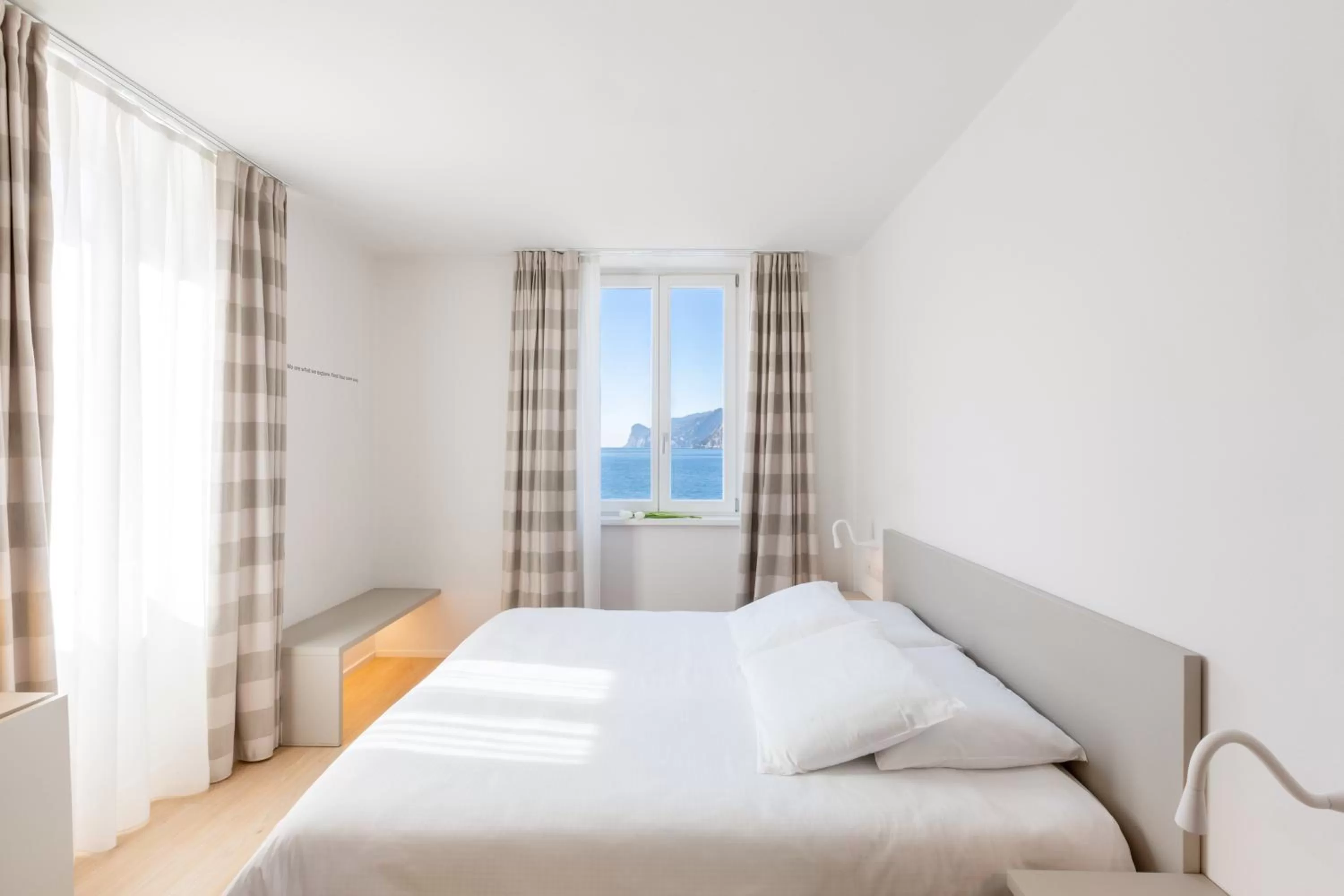 Standard Triple Room with Lake View in Hotel Lago Di Garda