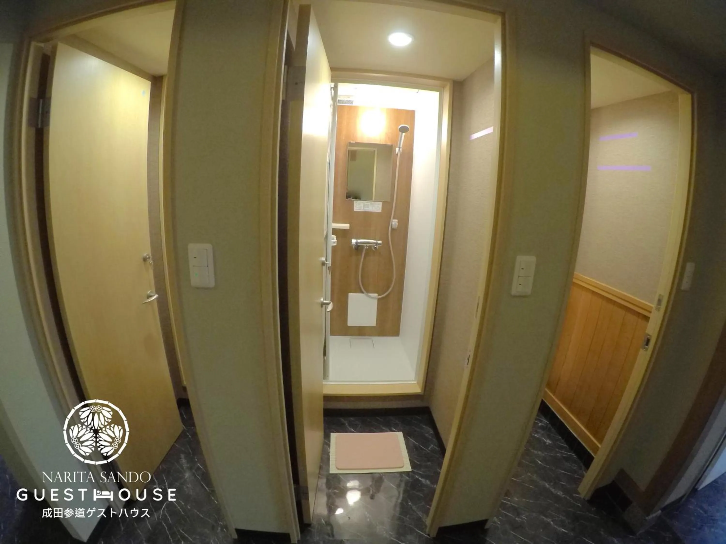 Shower in Narita Sando Guesthouse