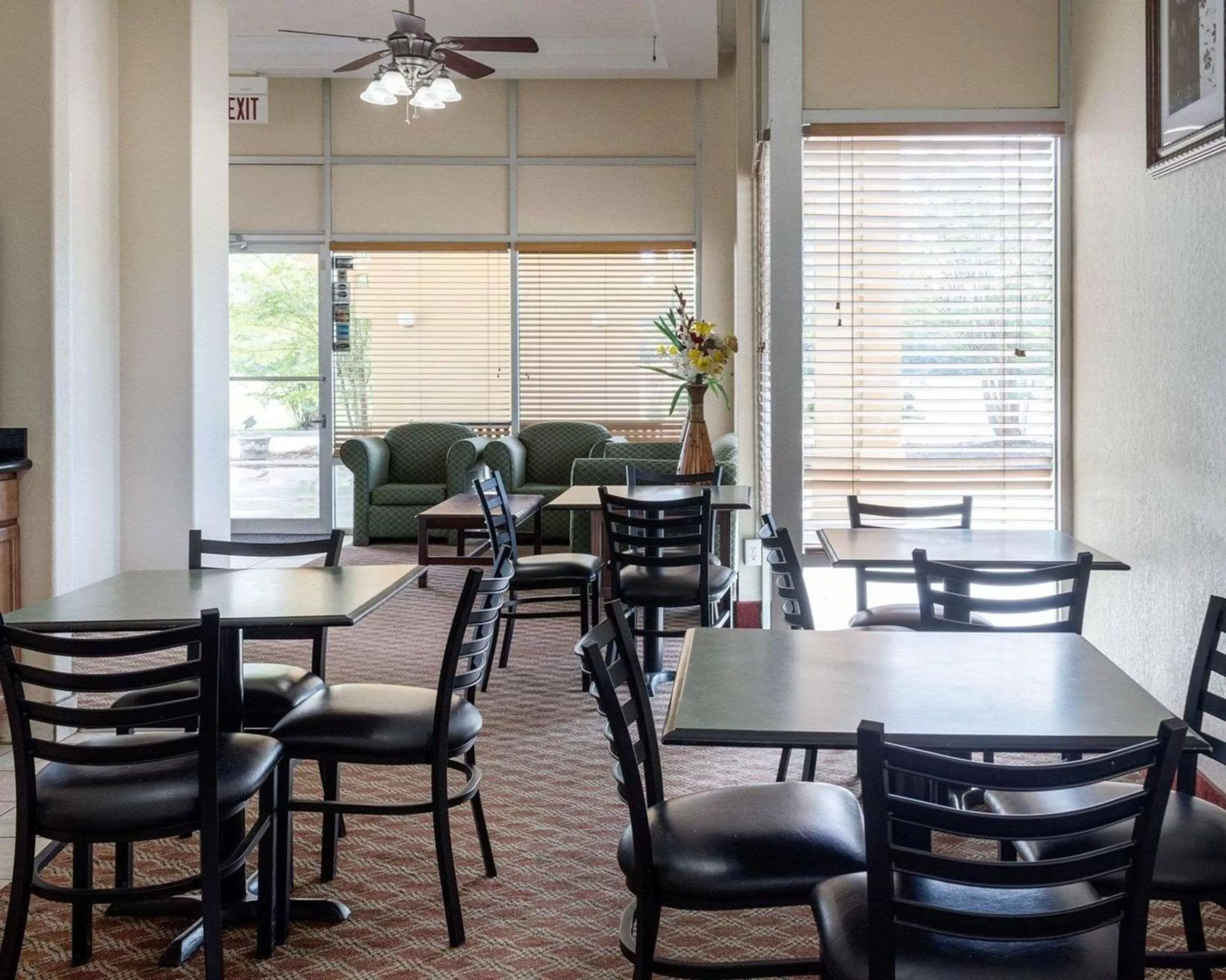 Restaurant/places to eat in Quality Inn Louisville MS