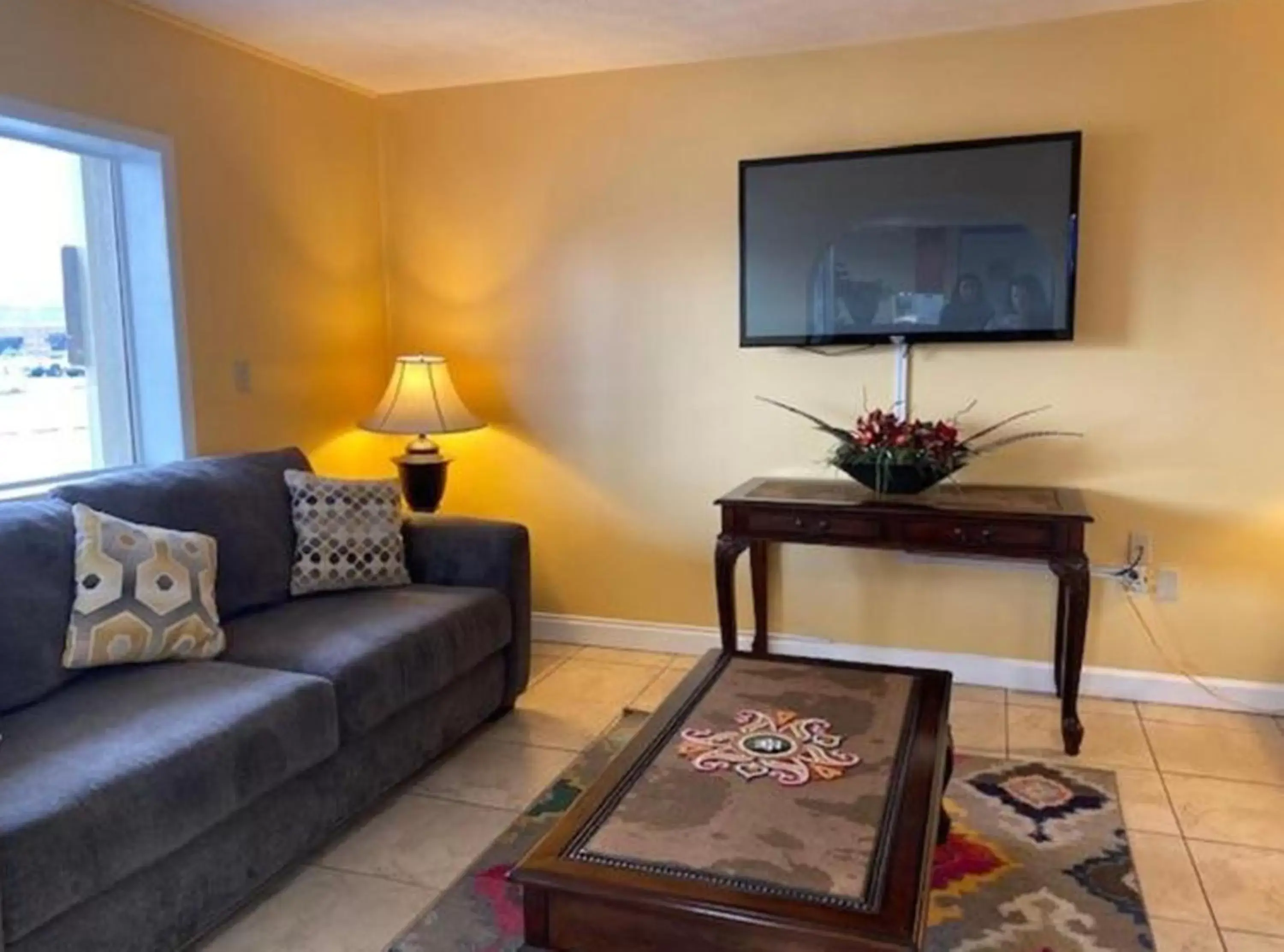 Seating area, TV/Entertainment Center in Travelodge by Wyndham Sellersburg