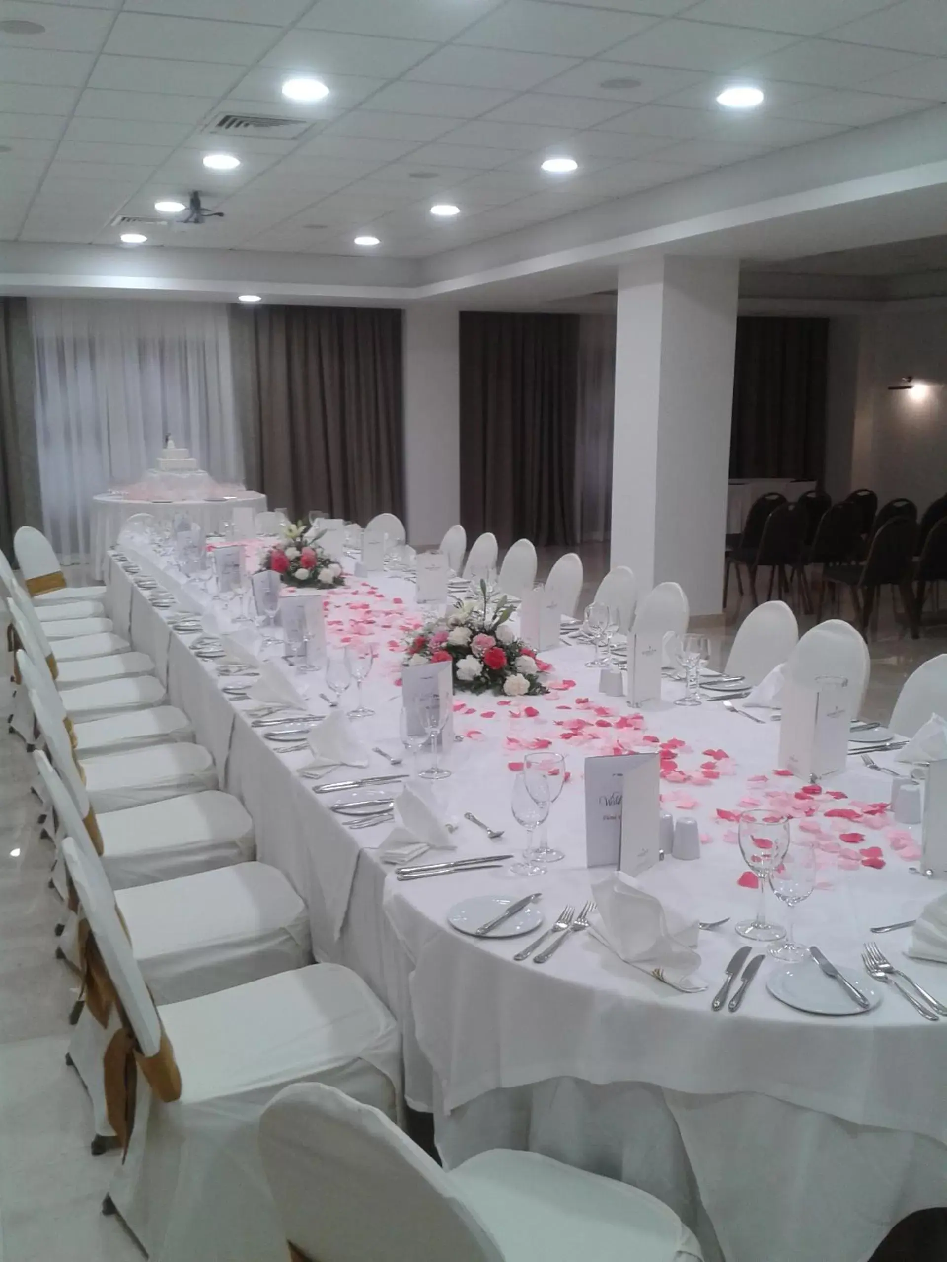 Food and drinks, Banquet Facilities in Golden Tulip Vivaldi Hotel