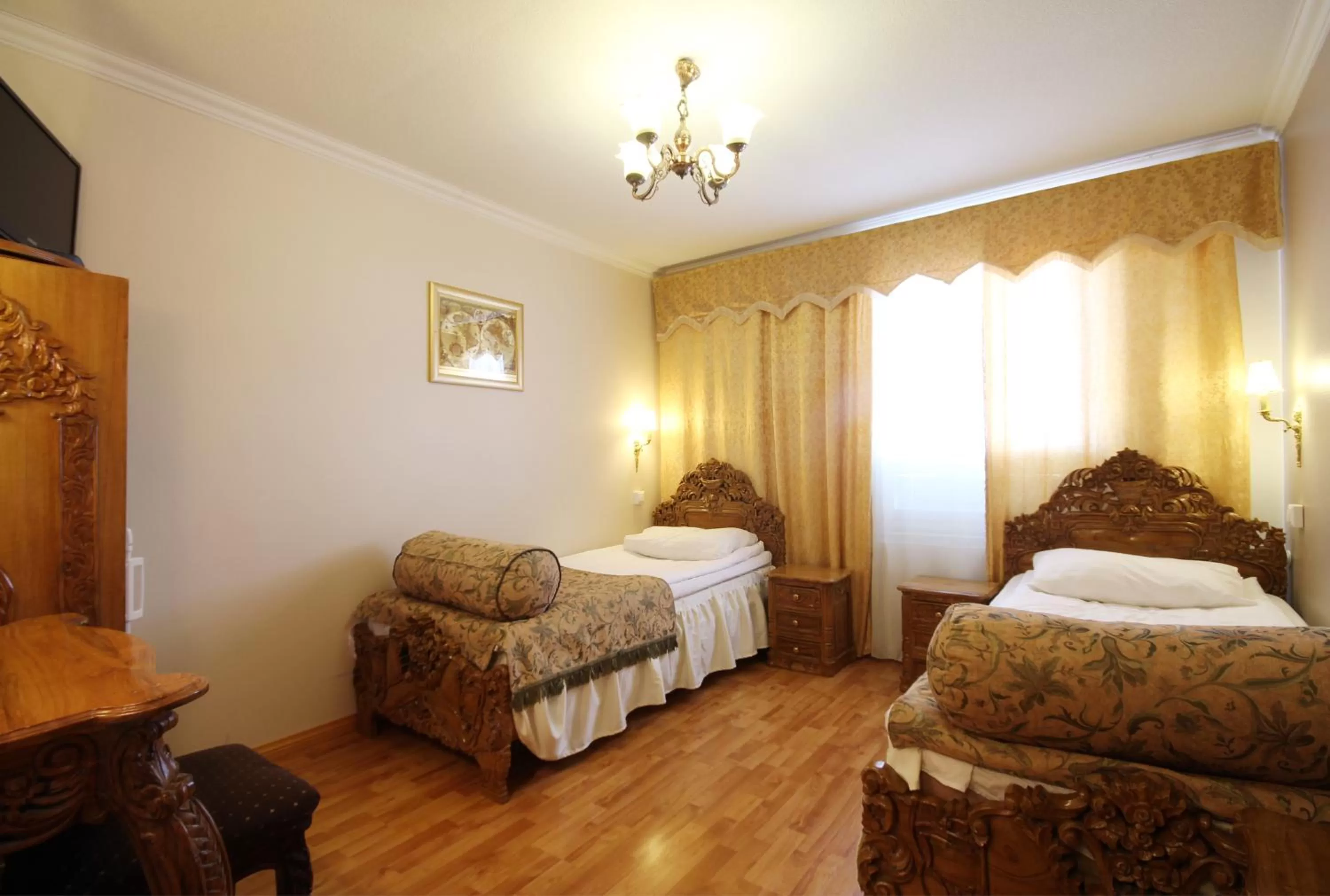 Photo of the whole room, Bed in Mango Hotel