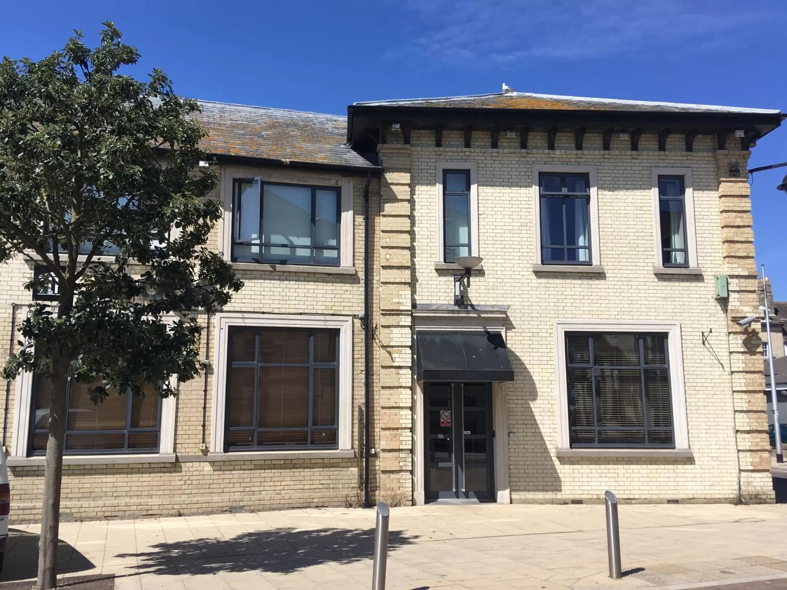 Facade/entrance, Property Building in Hatfield Lodge