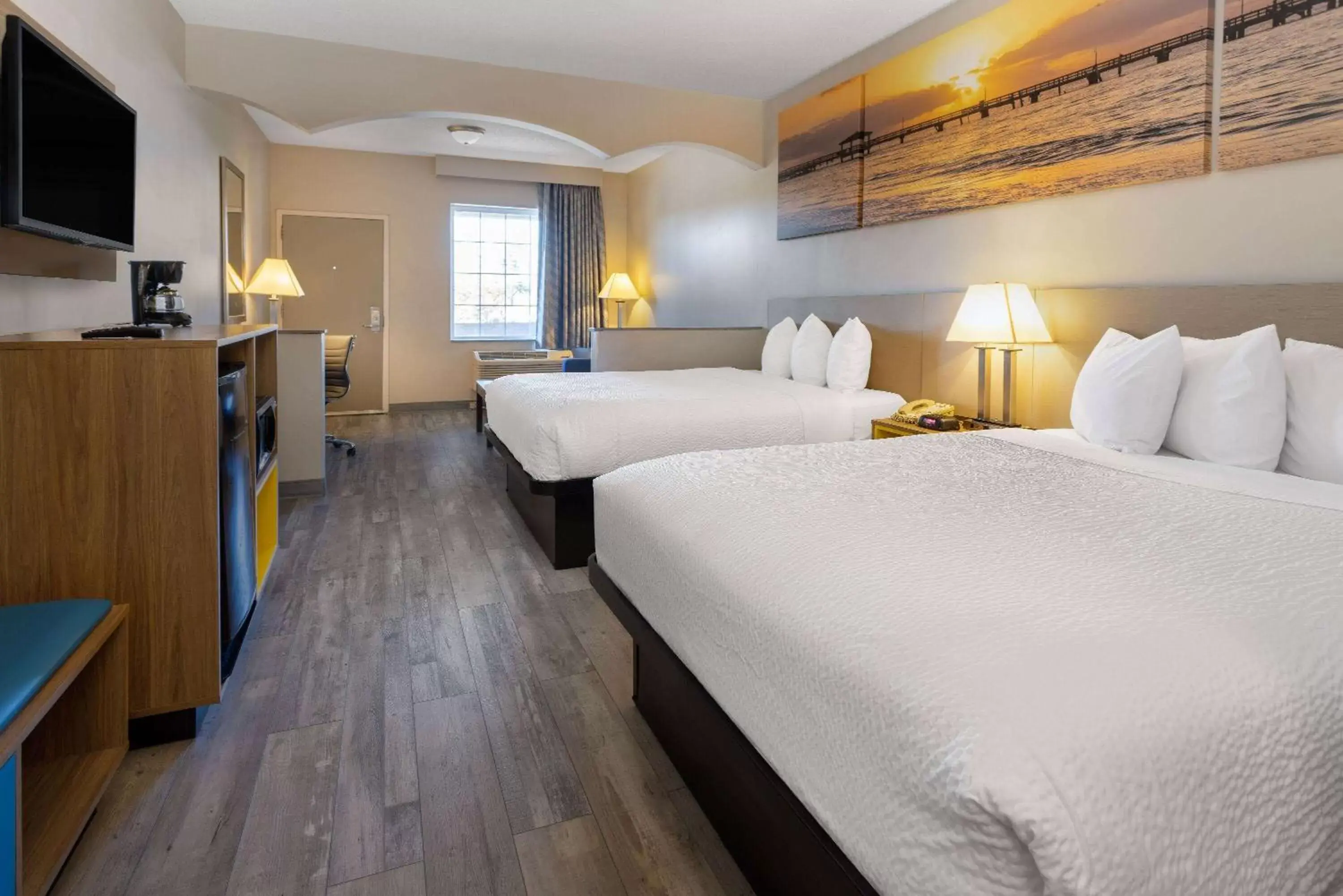 Bed in Days Inn & Suites by Wyndham Cherry Hill - Philadelphia