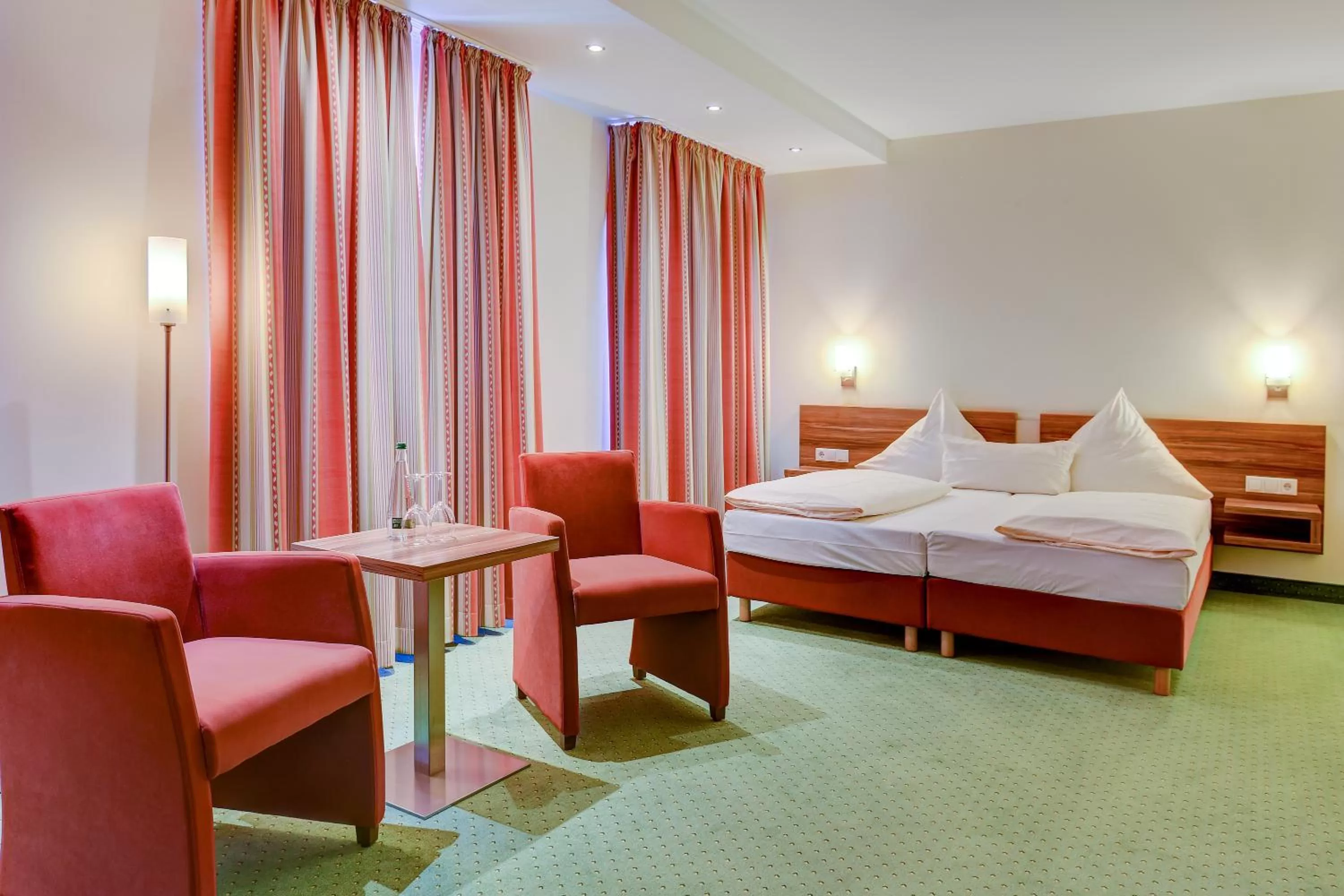 Photo of the whole room, Bed in Wertheimer Stuben