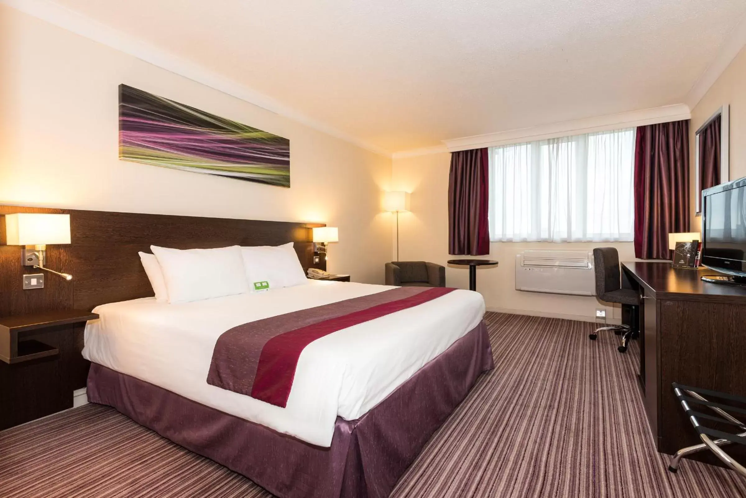 Bedroom, Bed in Holiday Inn Slough Windsor, an IHG Hotel