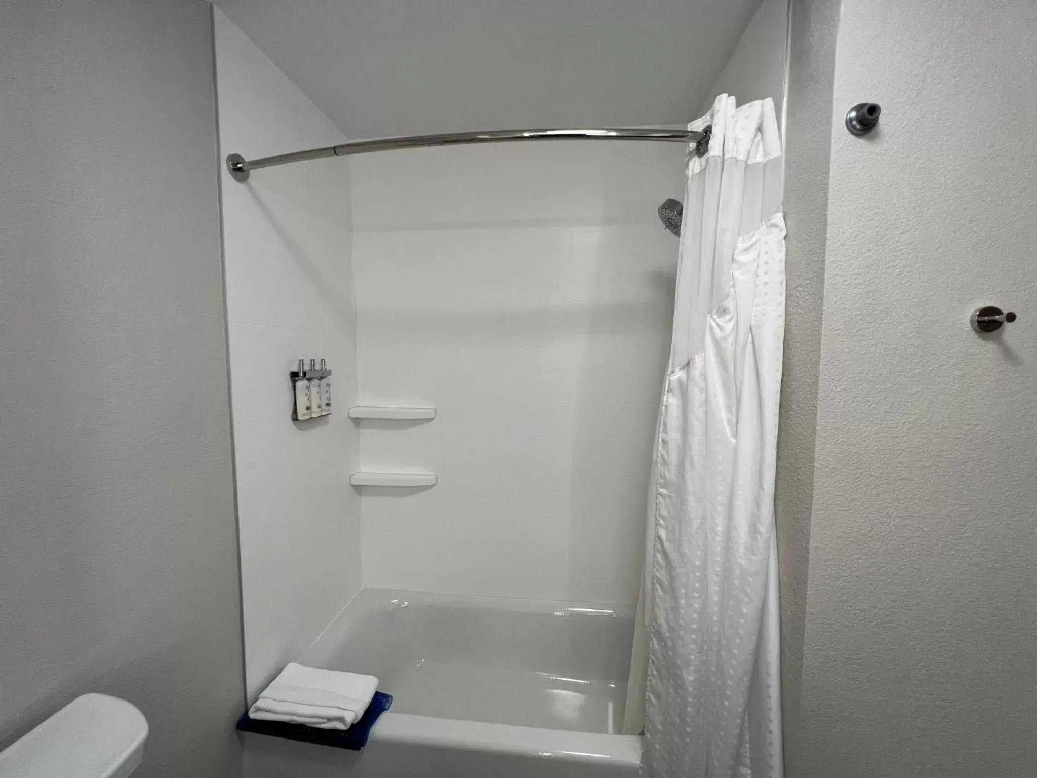 Photo of the whole room, Bathroom in Holiday Inn Express Hotel & Suites Dubois, an IHG Hotel
