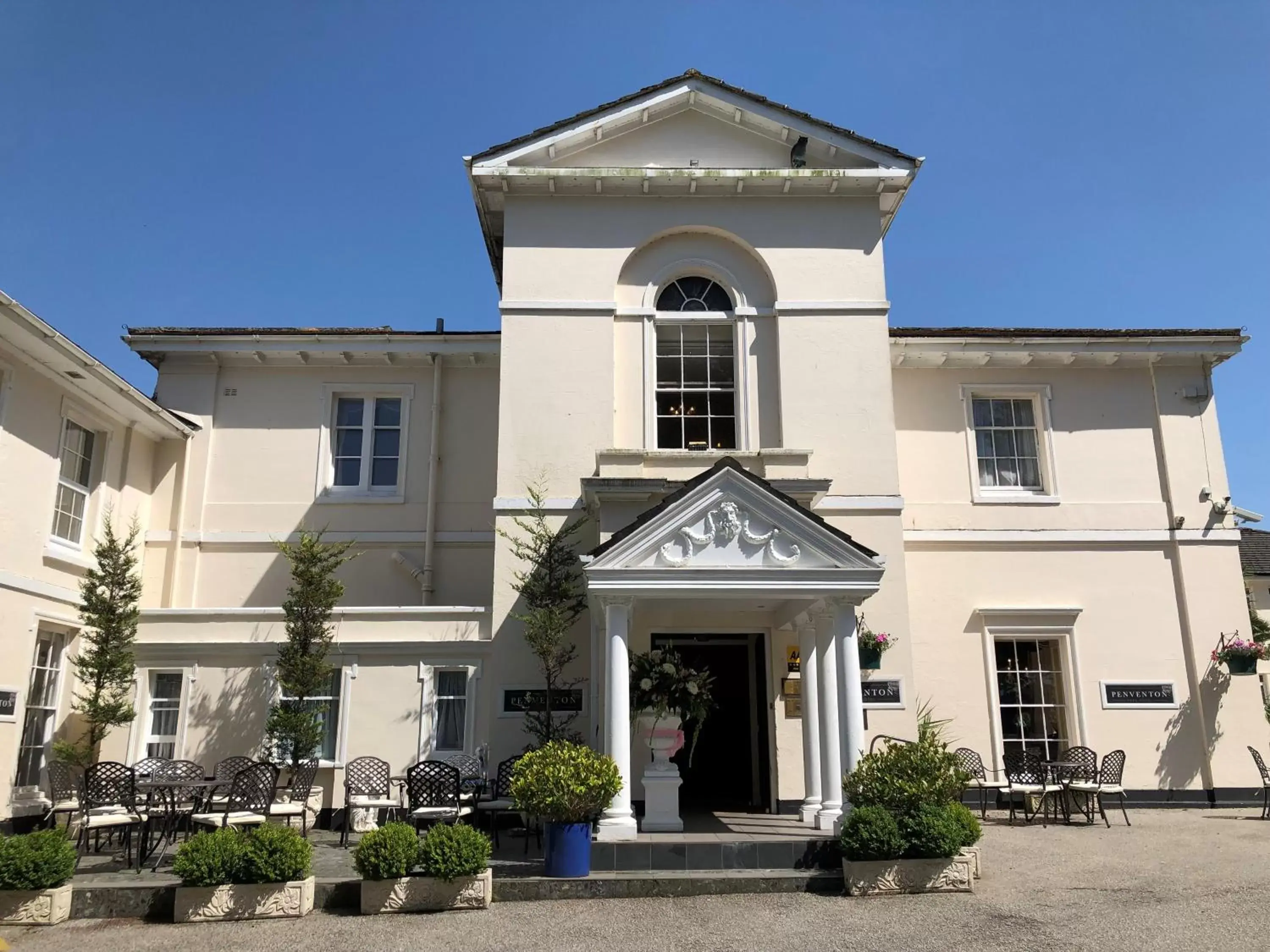 Facade/entrance, Property Building in Penventon Park Hotel