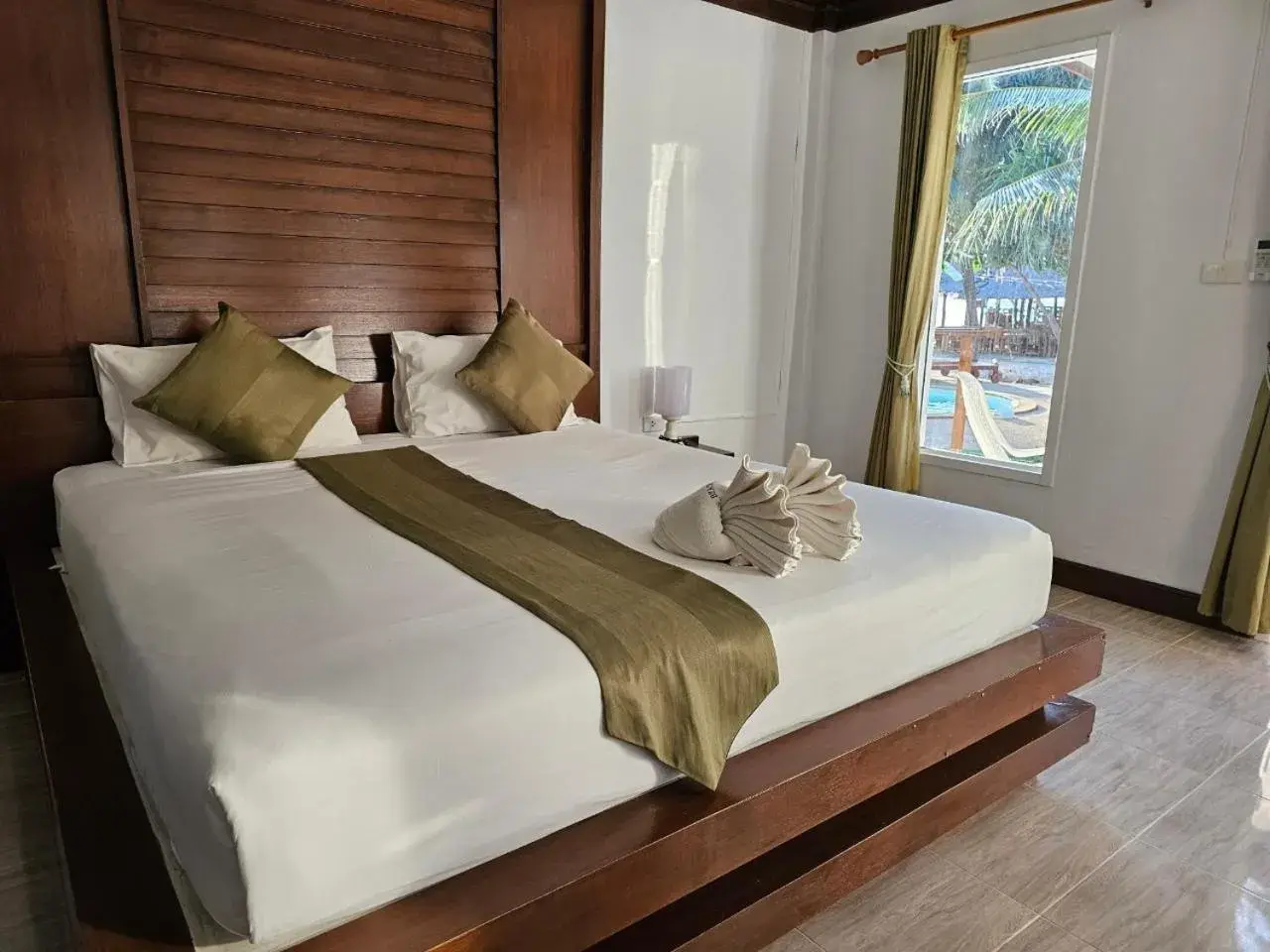 Bedroom, Bed in Lanta Nice Beach Resort - SHA Extra Plus