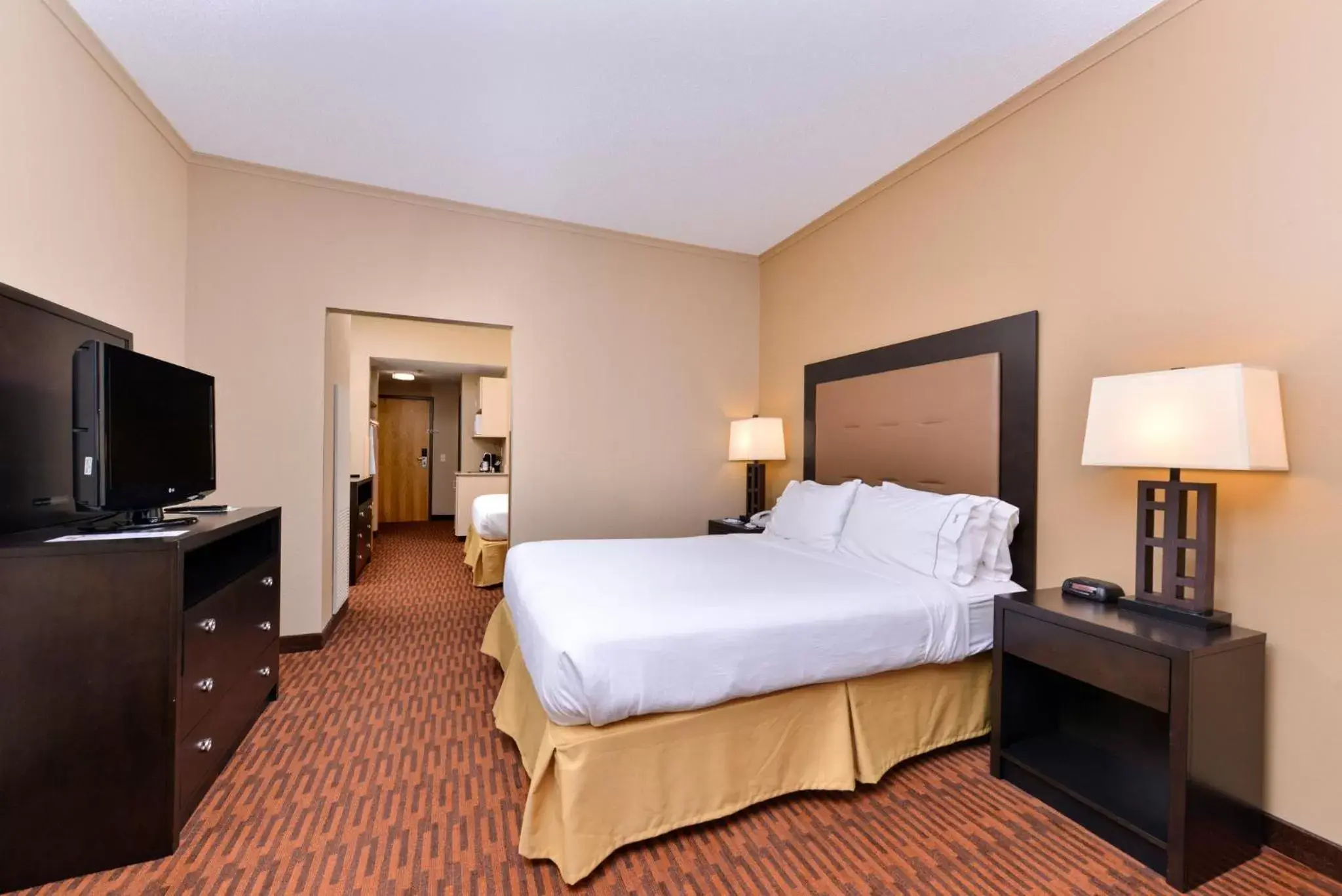 Photo of the whole room, Bed in Holiday Inn Express Breezewood, an IHG Hotel