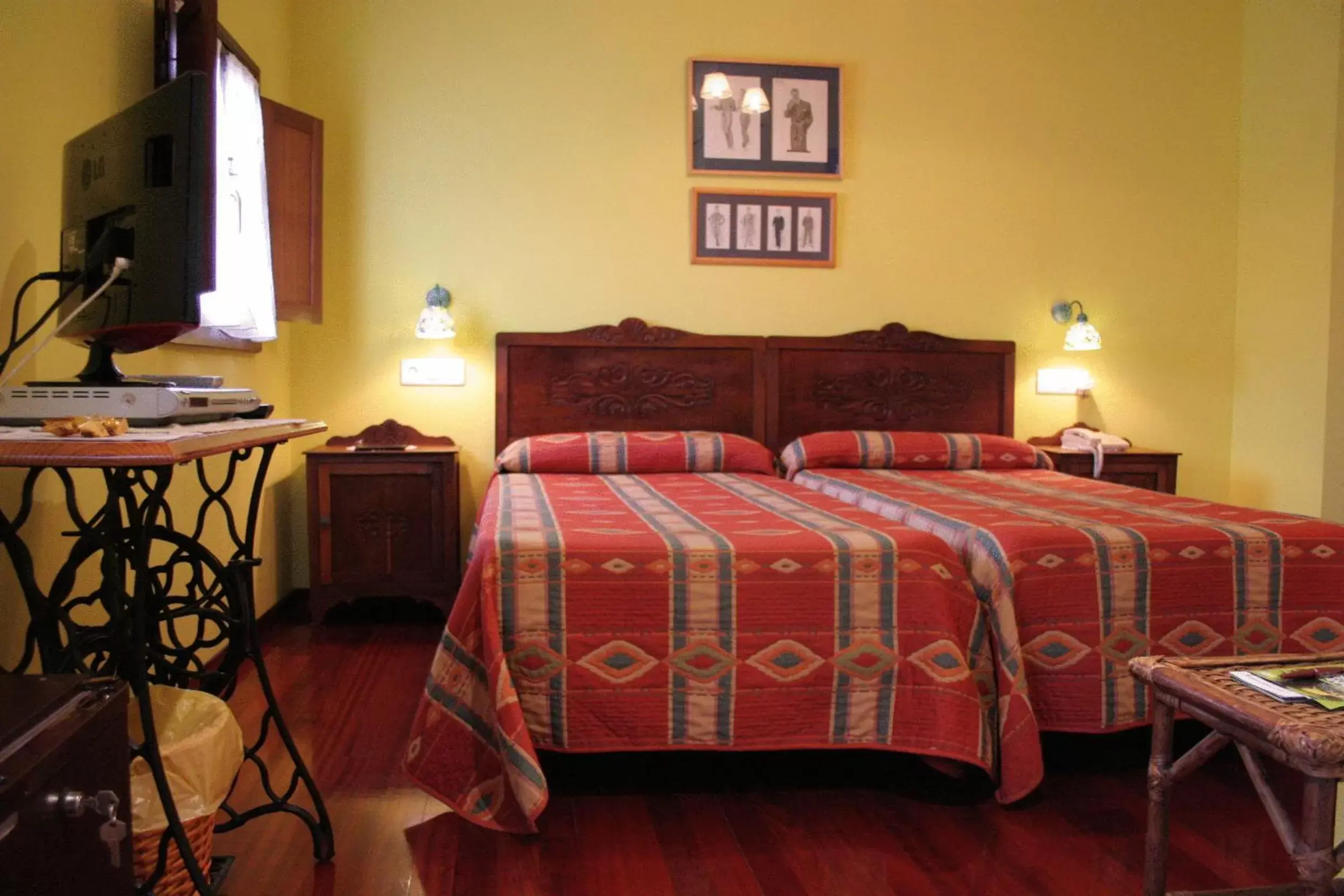 Photo of the whole room, Bed in Hotel Casa Vieja del Sastre