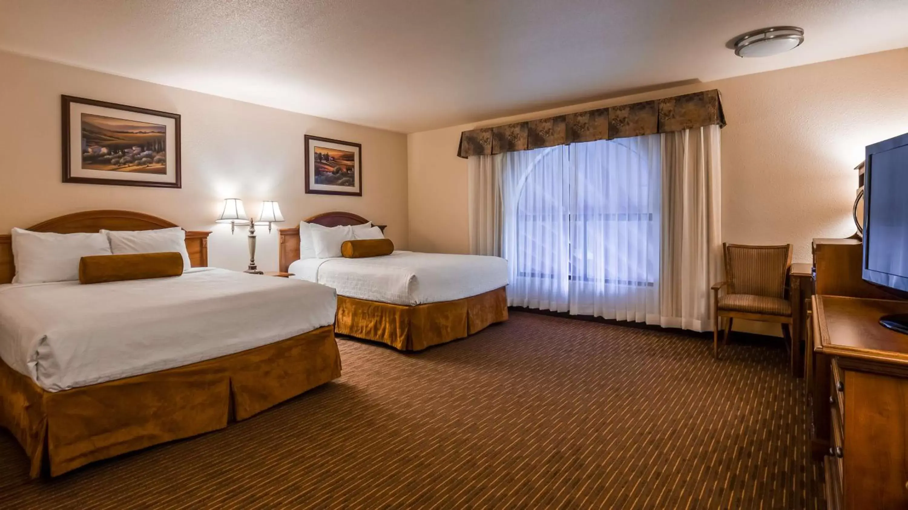 Photo of the whole room, Bed in Best Western El Grande Inn