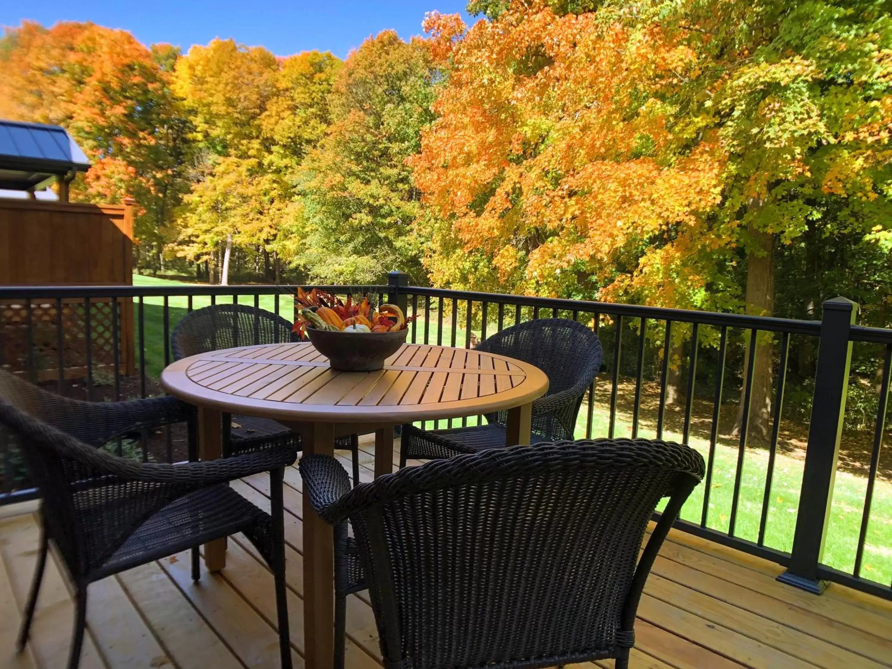 Balcony/Terrace in Sojourner's Lodge & Log Cabin Suites