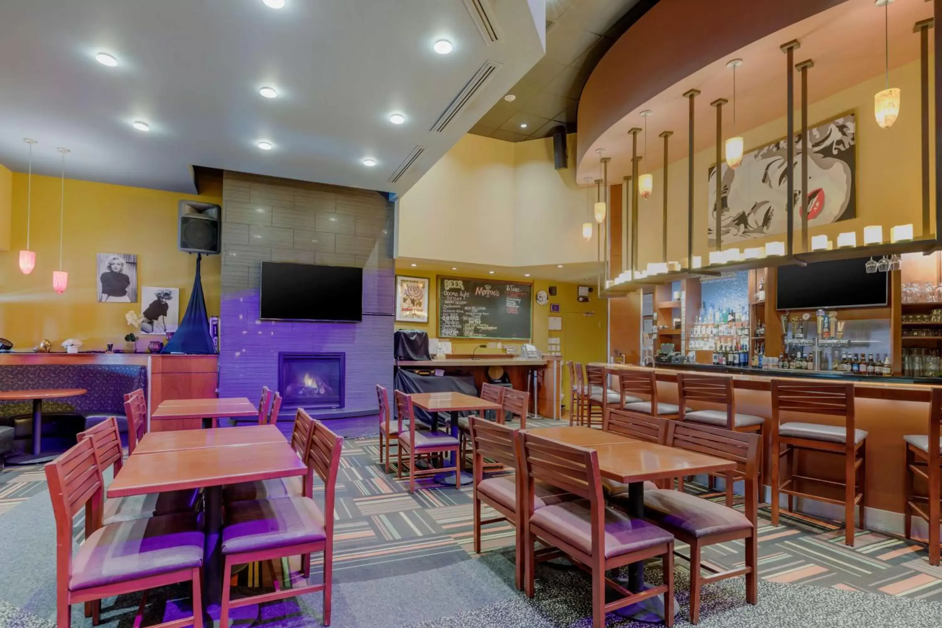 Lounge or bar, Restaurant/Places to Eat in Best Western Plus Loveland Inn