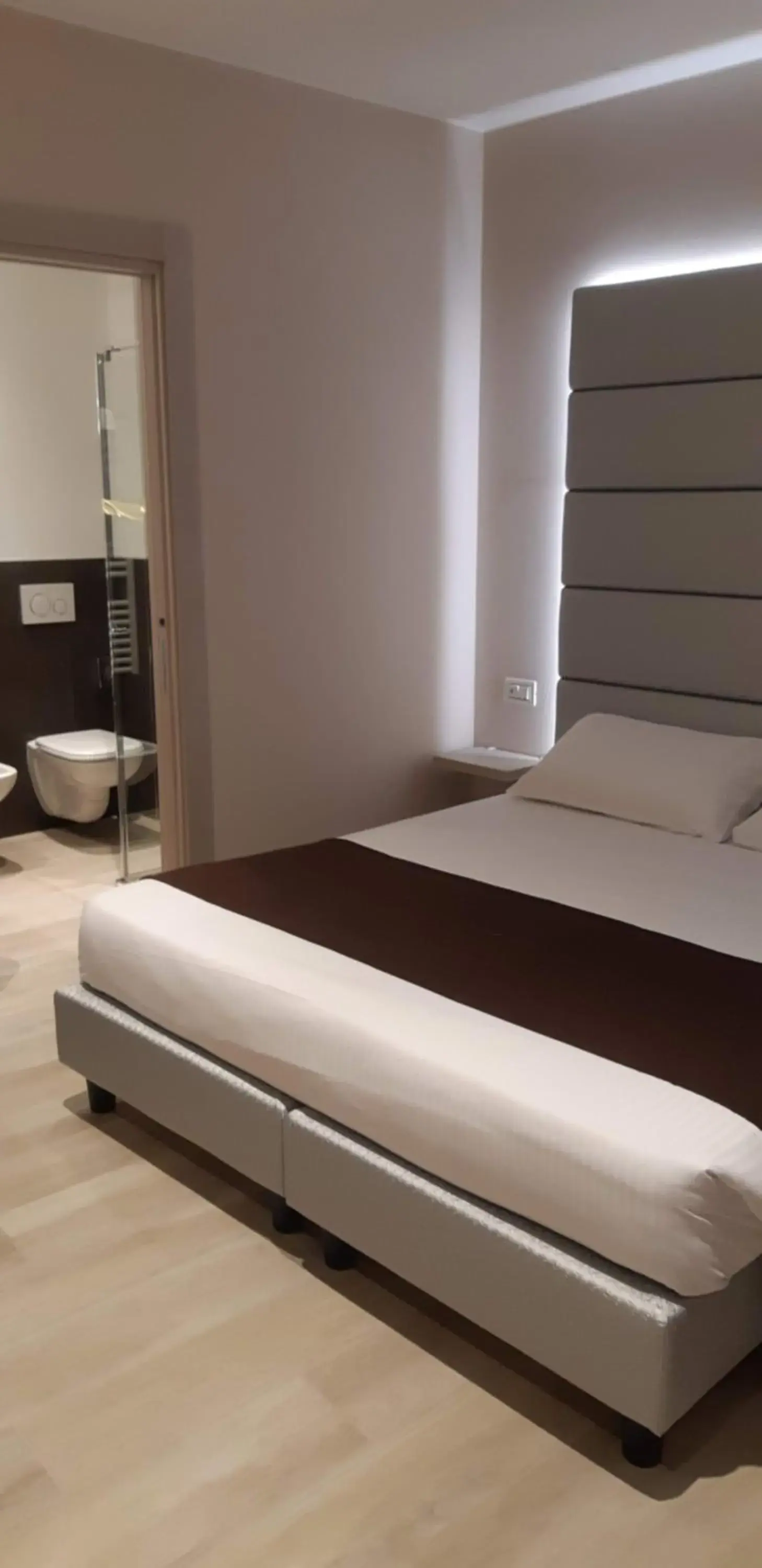Photo of the whole room, Bed in Hotel Danieli La Castellana