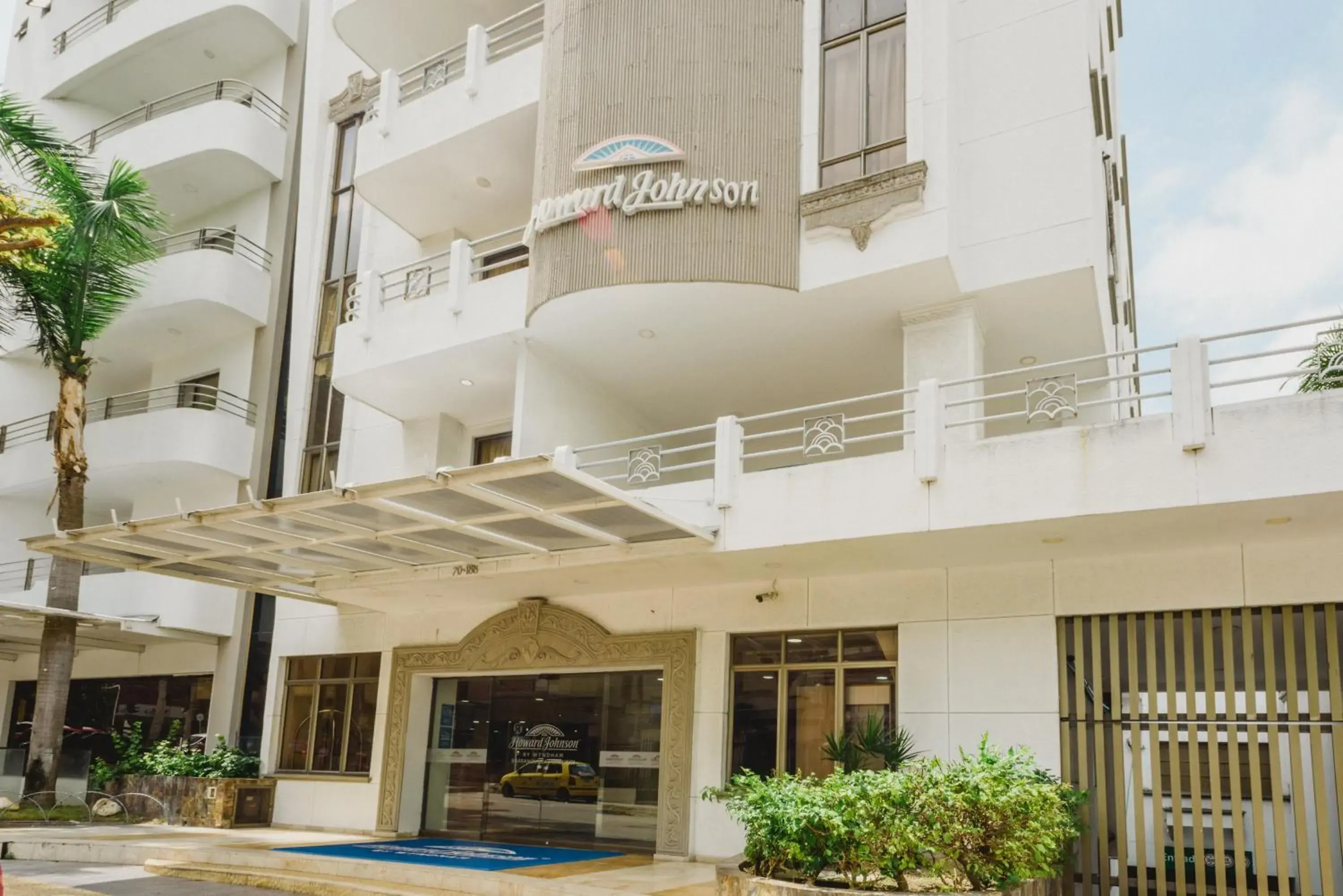 Facade/entrance, Property Building in Howard Johnson Hotel Versalles Barranquilla