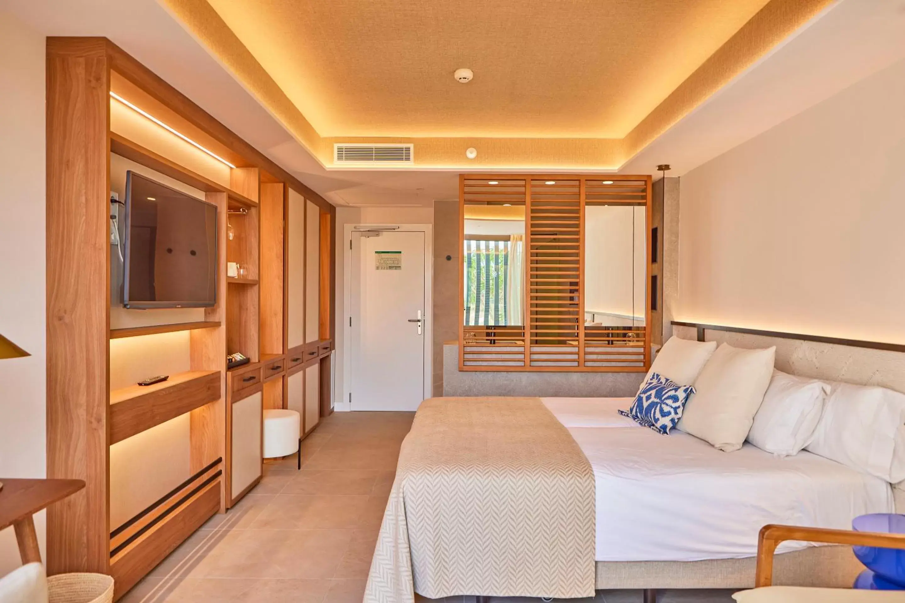 Junior Suite with Private Pool and Side Sea View in Universal Grand León & Spa Junior Suite with Private Pool and Side Sea View in Universal Grand León & Spa