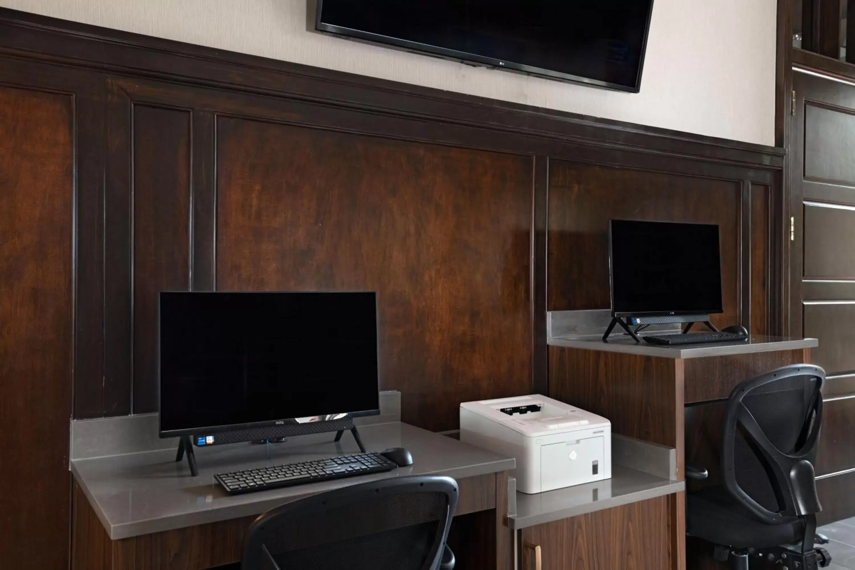 Business facilities, TV/Entertainment Center in Four Points by Sheraton Houston West