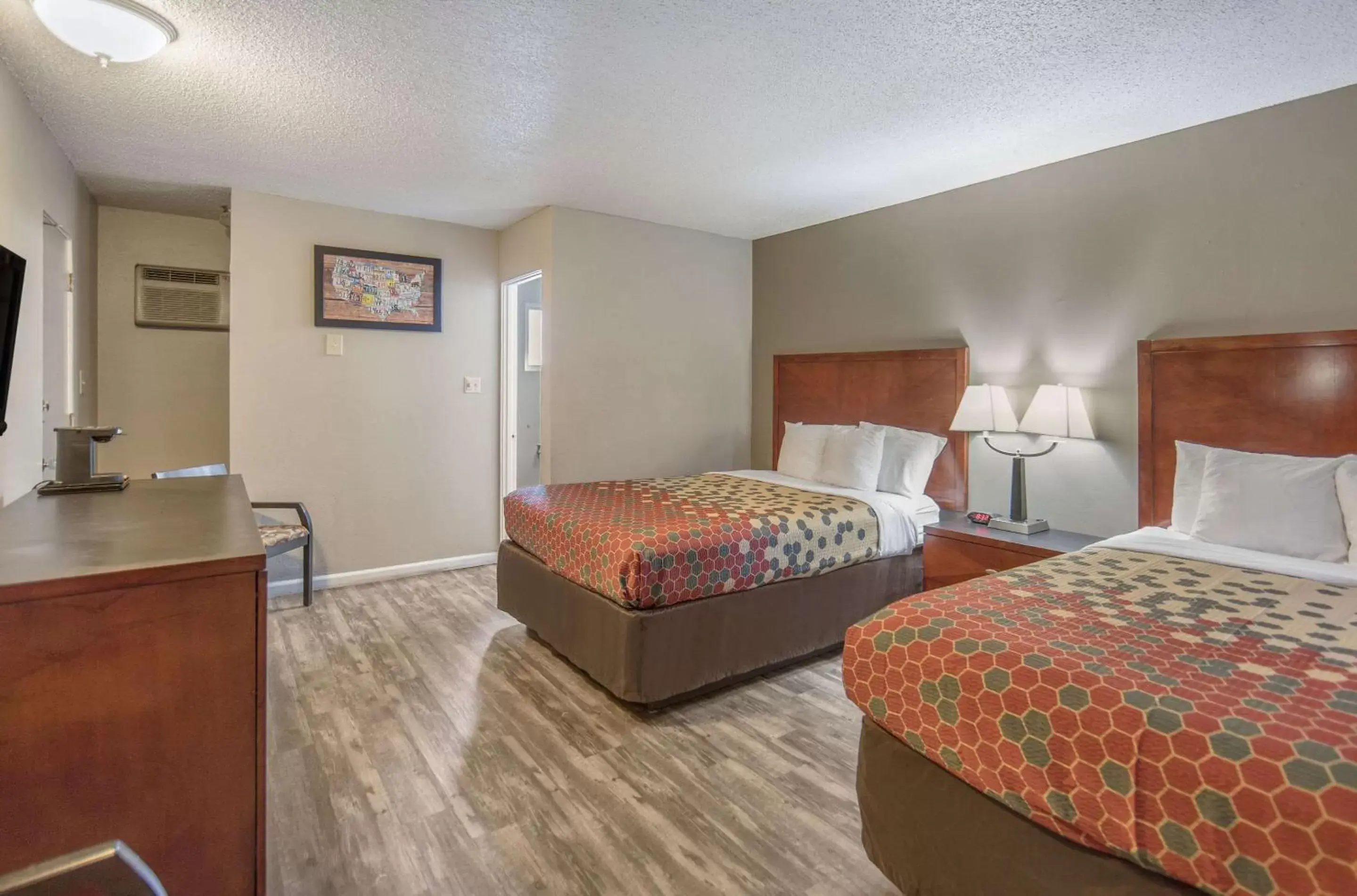 Photo of the whole room, Room Photo in Econo Lodge Yreka