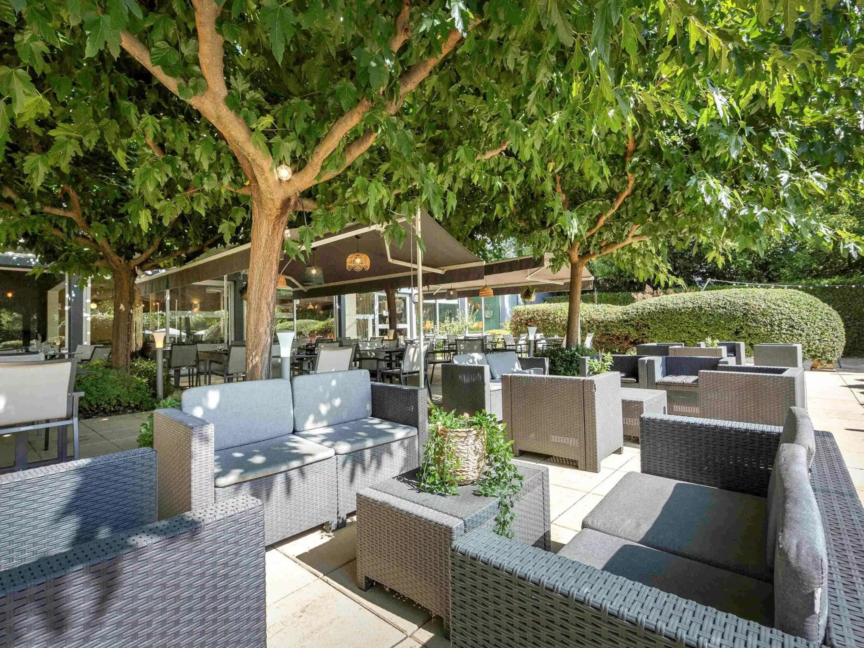 Lounge or bar, Restaurant/Places to Eat in Ibis Cavaillon Portes du Luberon