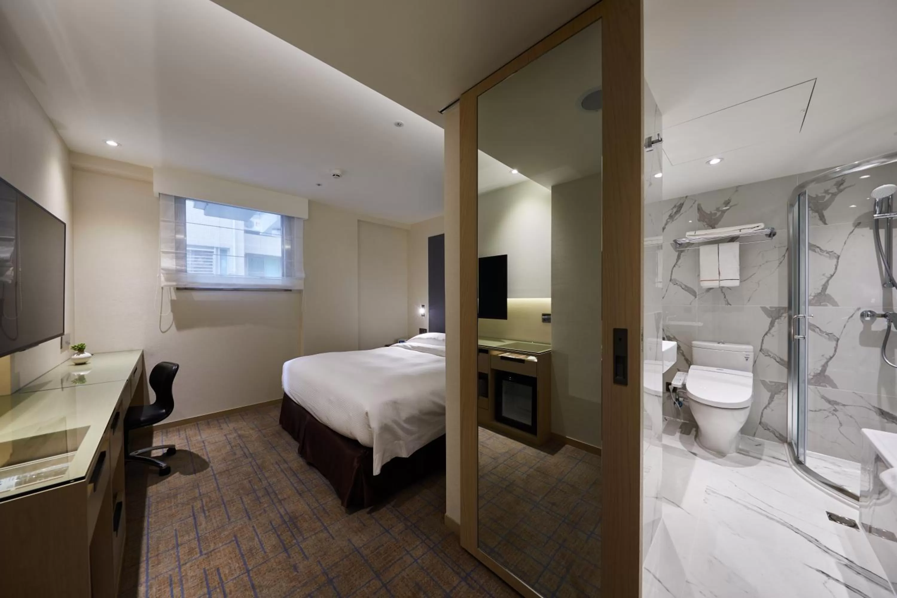 Bathroom, Bed in K Hotels Taipei Linsen