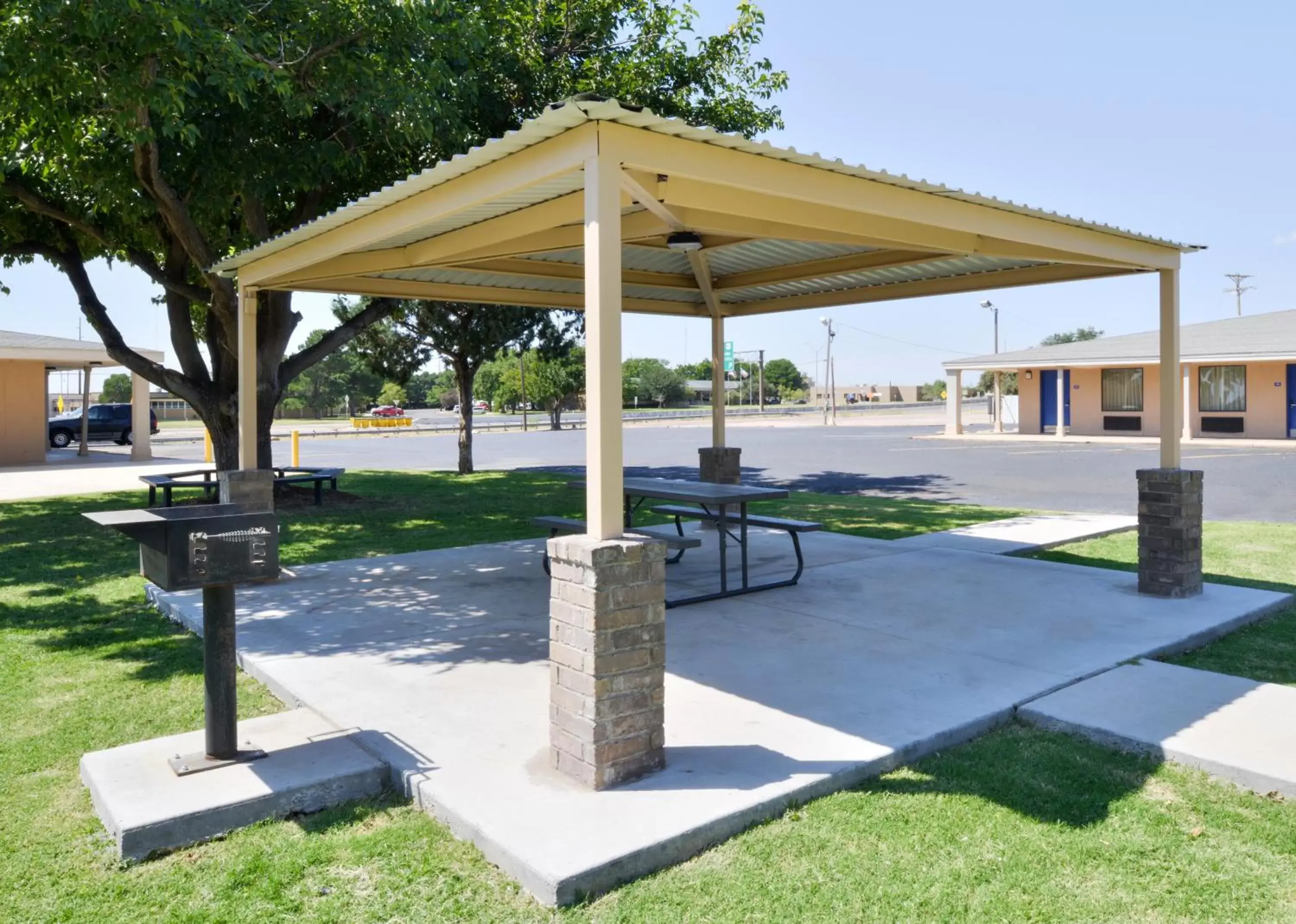 BBQ facilities in Americas Best Value Inn Lubbock East