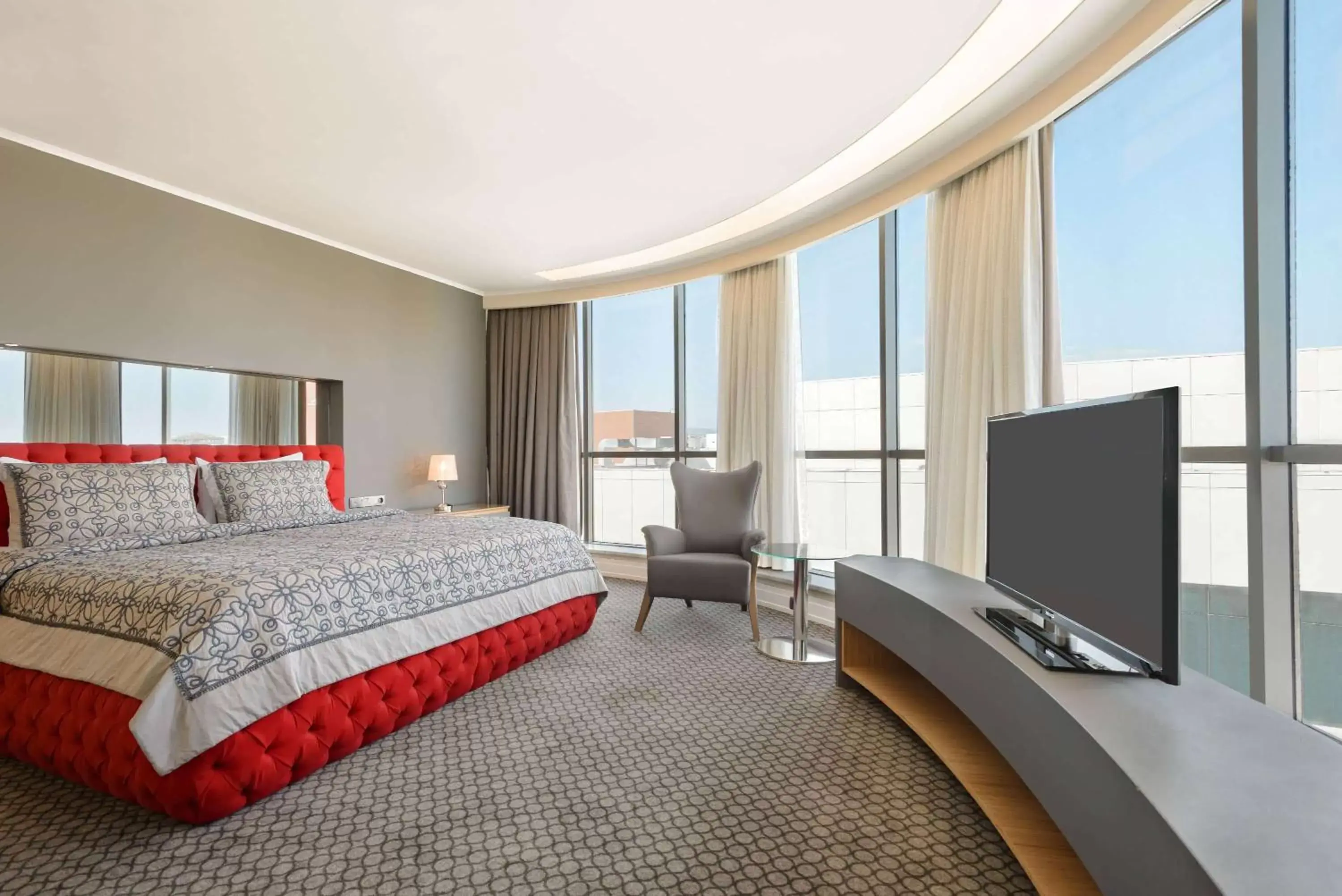 Photo of the whole room in Ramada Plaza by Wyndham Eskisehir