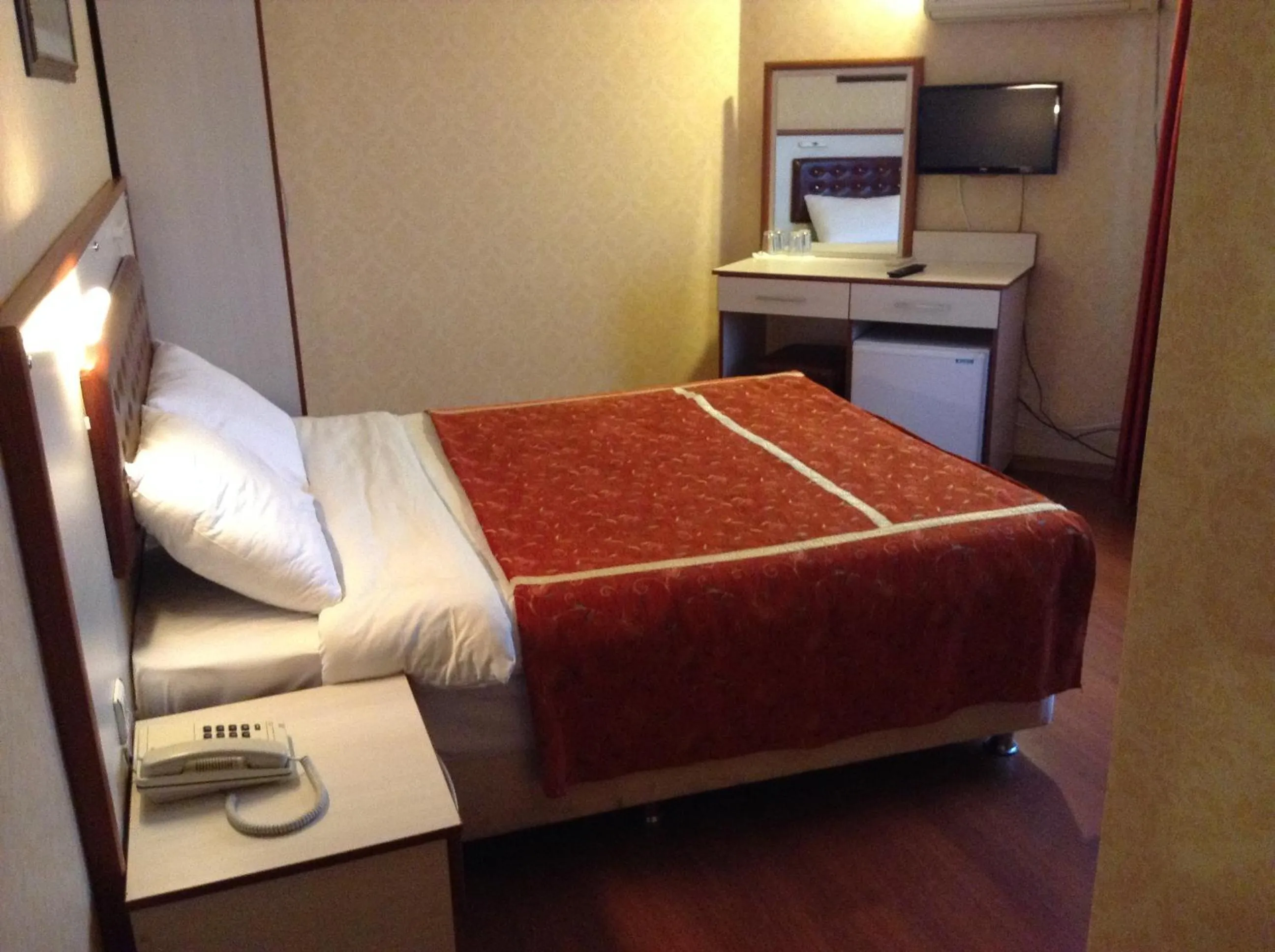 Photo of the whole room, Bed in Tayhan Hotel