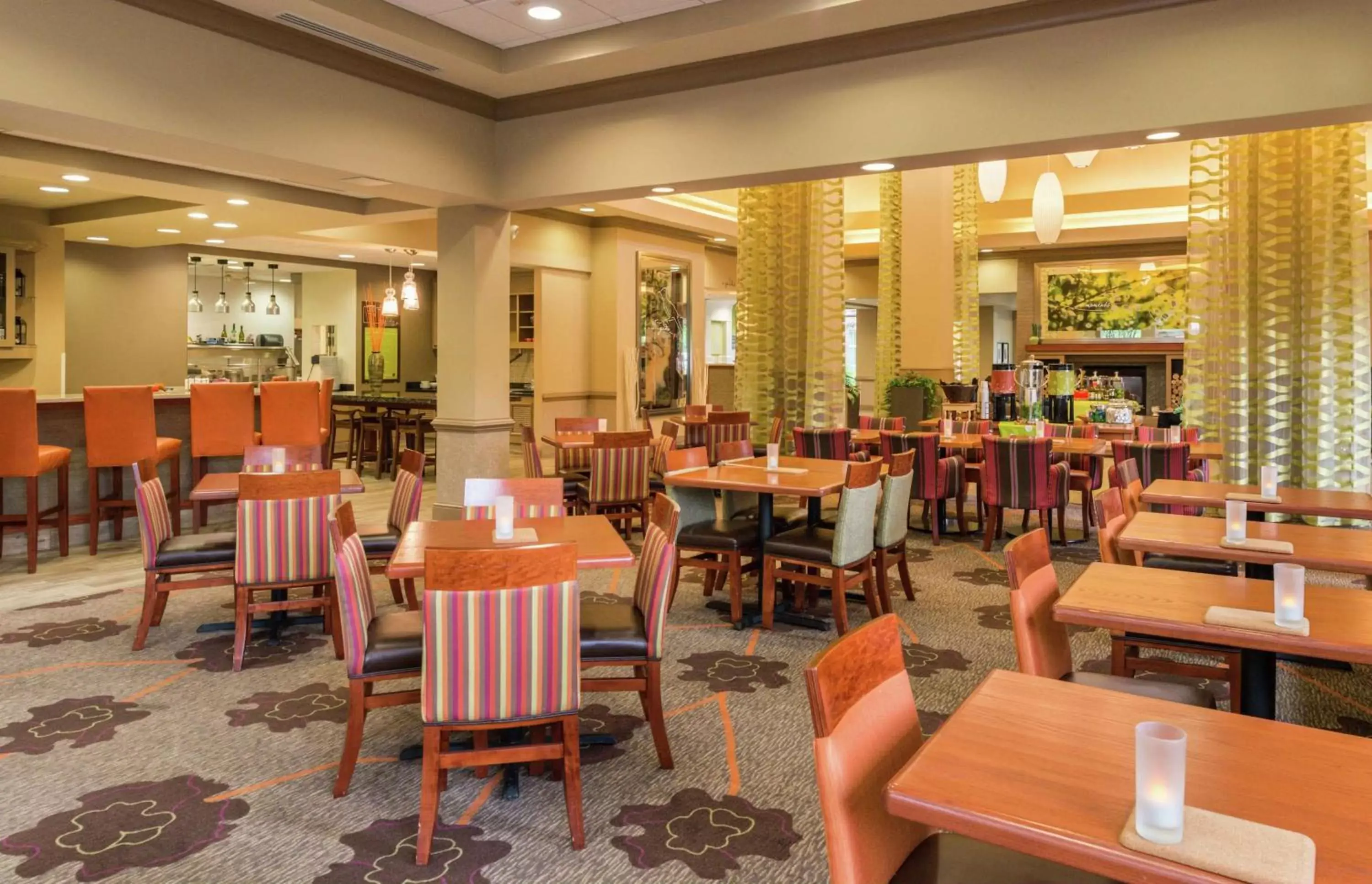 Dining area, Restaurant/Places to Eat in Hilton Garden Inn Charlottesville