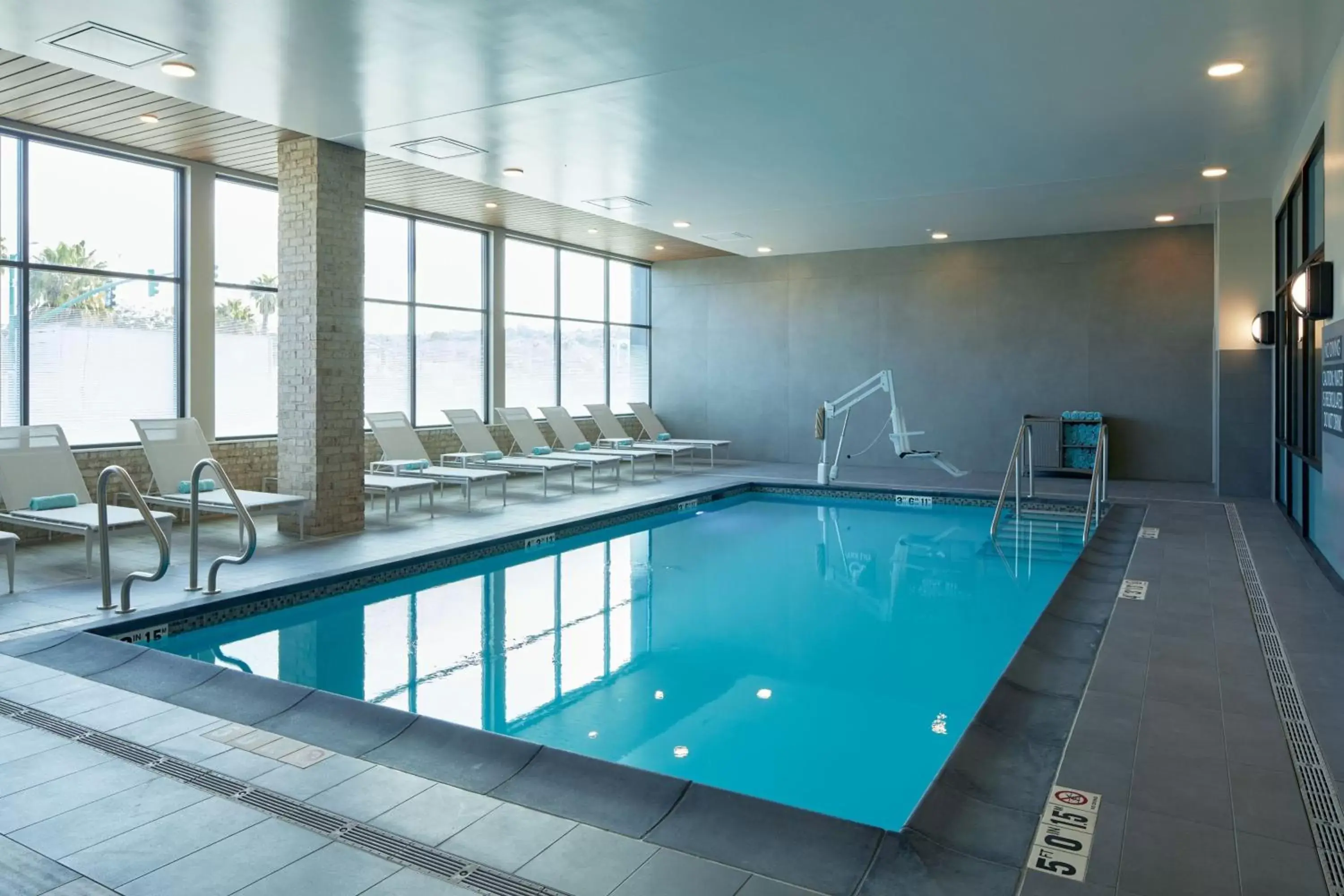 Swimming Pool in Residence Inn by Marriott San Francisco Airport Millbrae Station