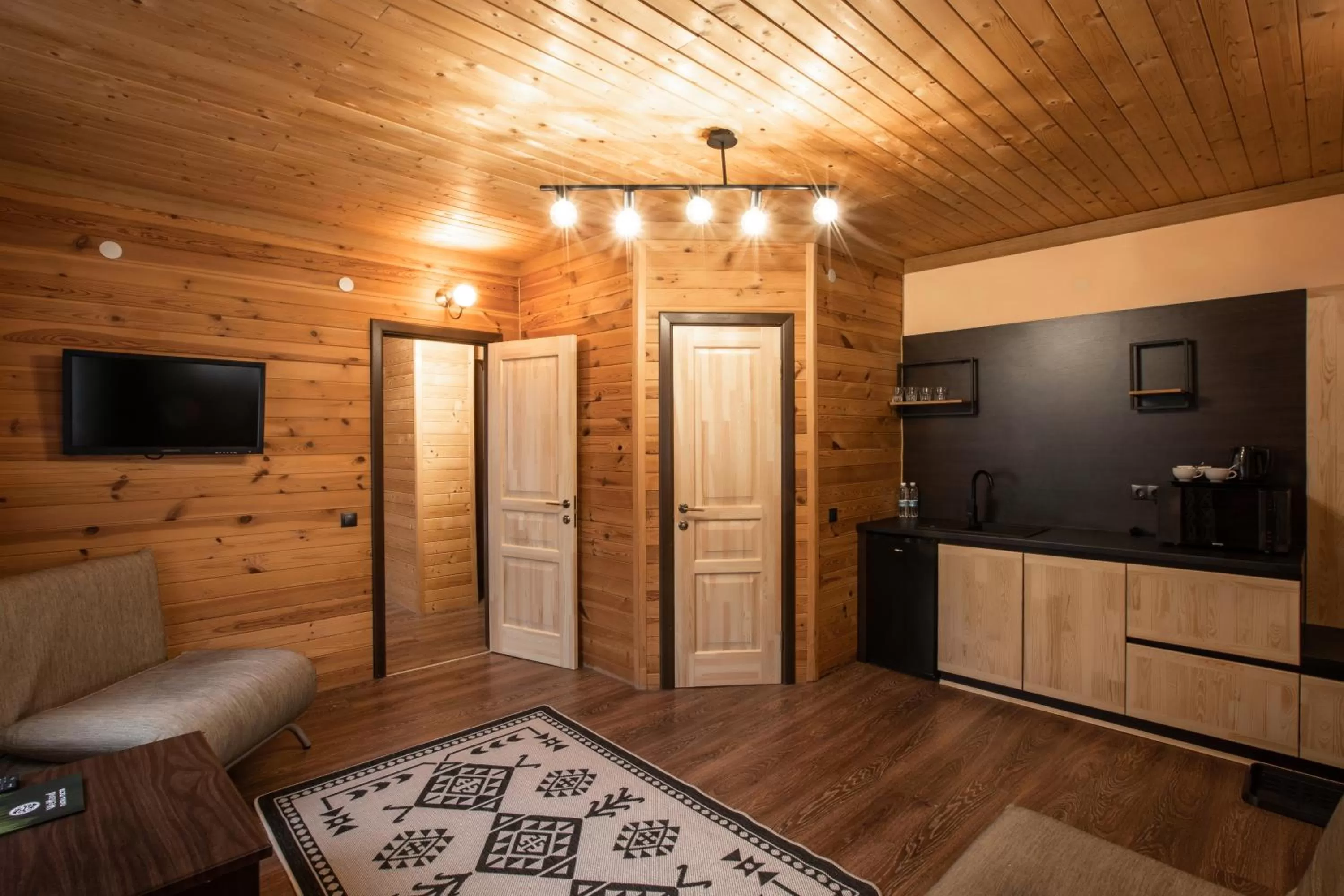 TV/Entertainment Center in Wellland Hotel