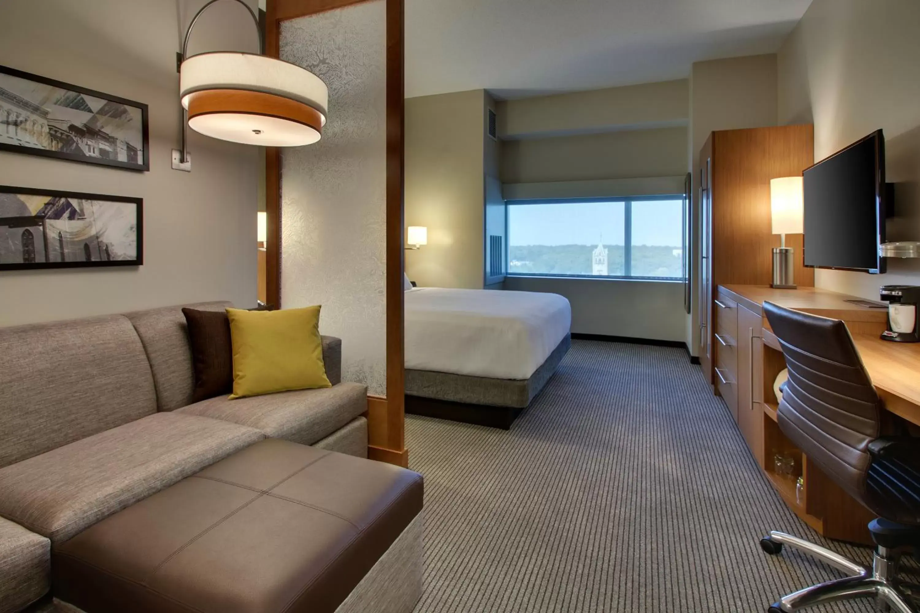 Photo of the whole room in Hyatt Place Iowa City Downtown