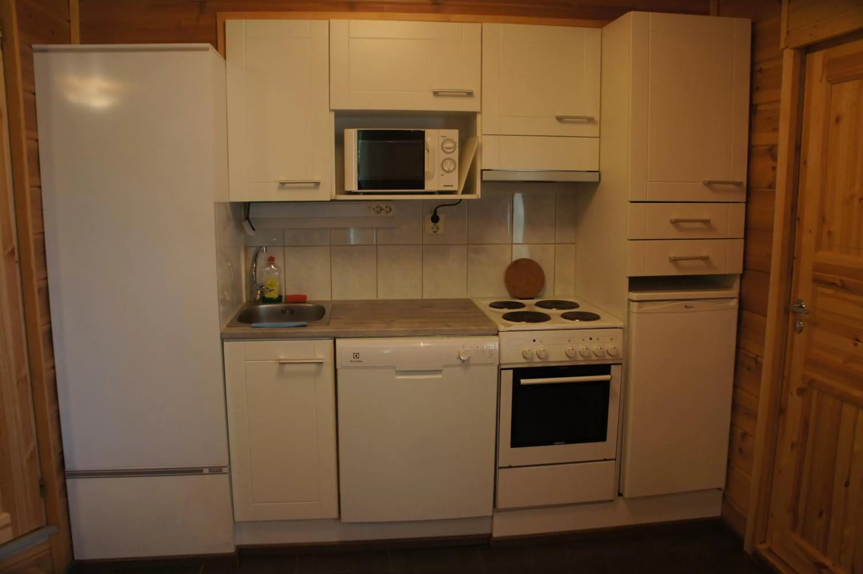 Photo of the whole room, Kitchen/Kitchenette in Motelli Rovaniemi