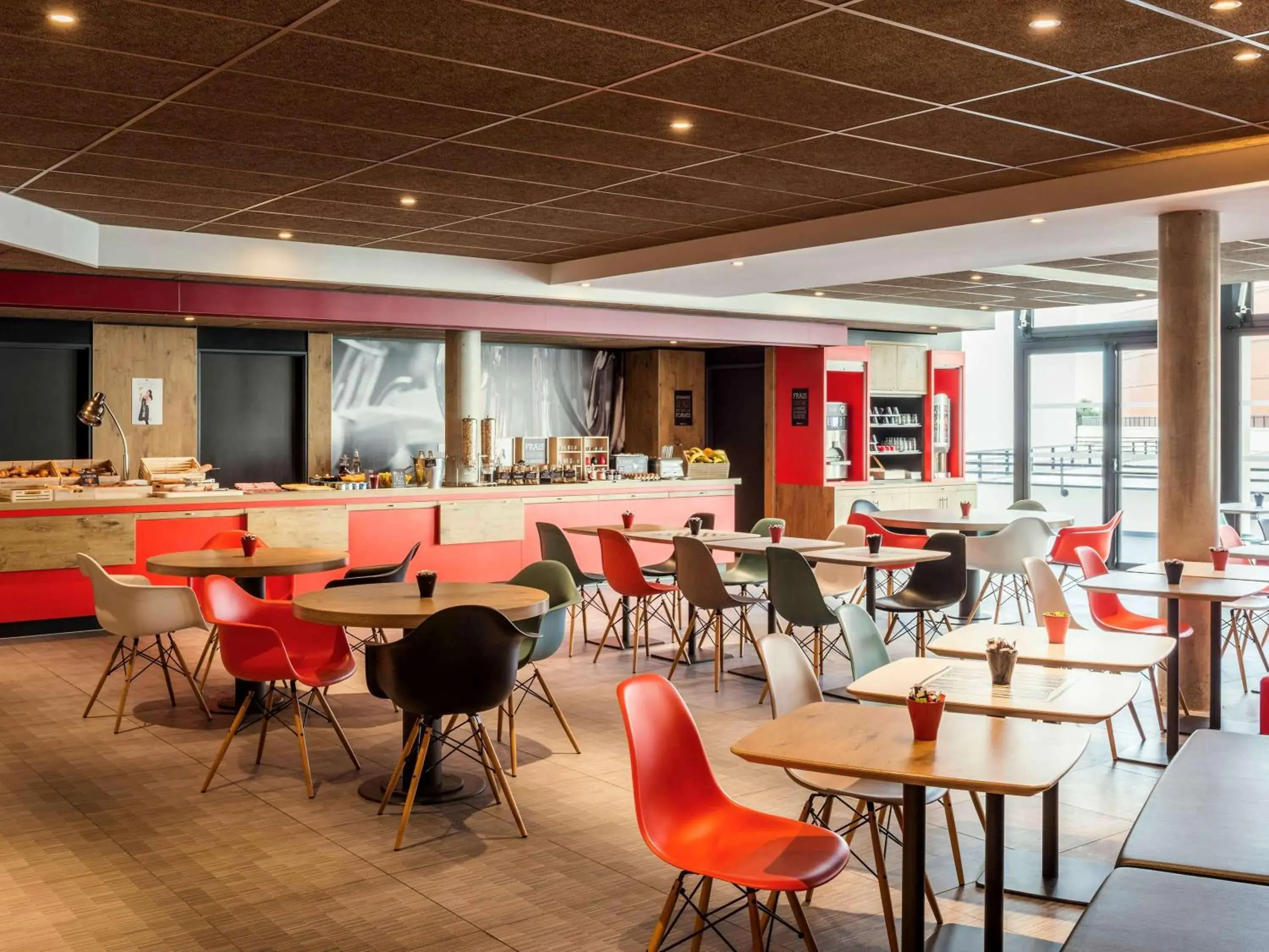 Restaurant/Places to Eat in ibis Saint Quentin en Yvelines - Velodrome