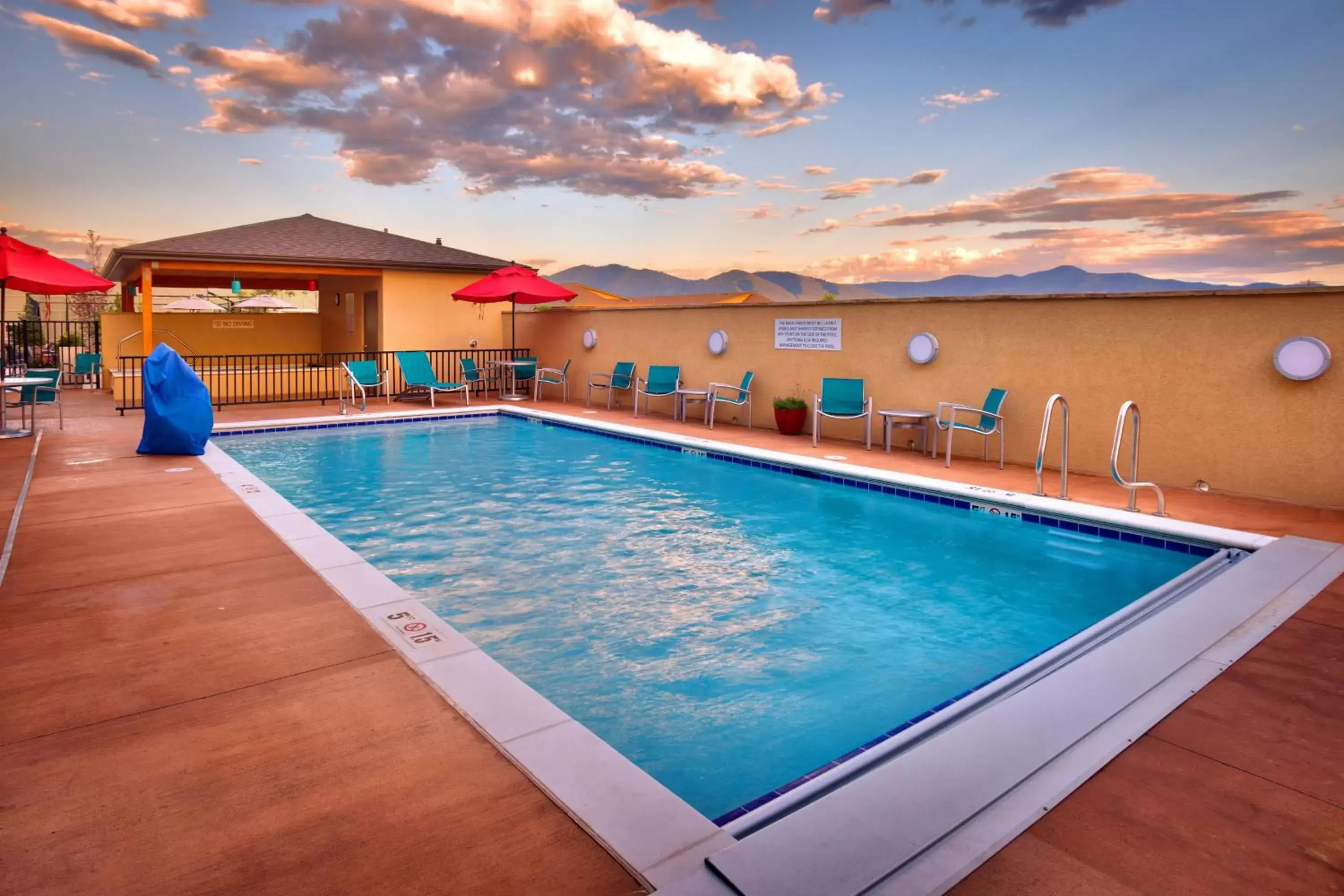 Swimming Pool in TownePlace Suites by Marriott Missoula