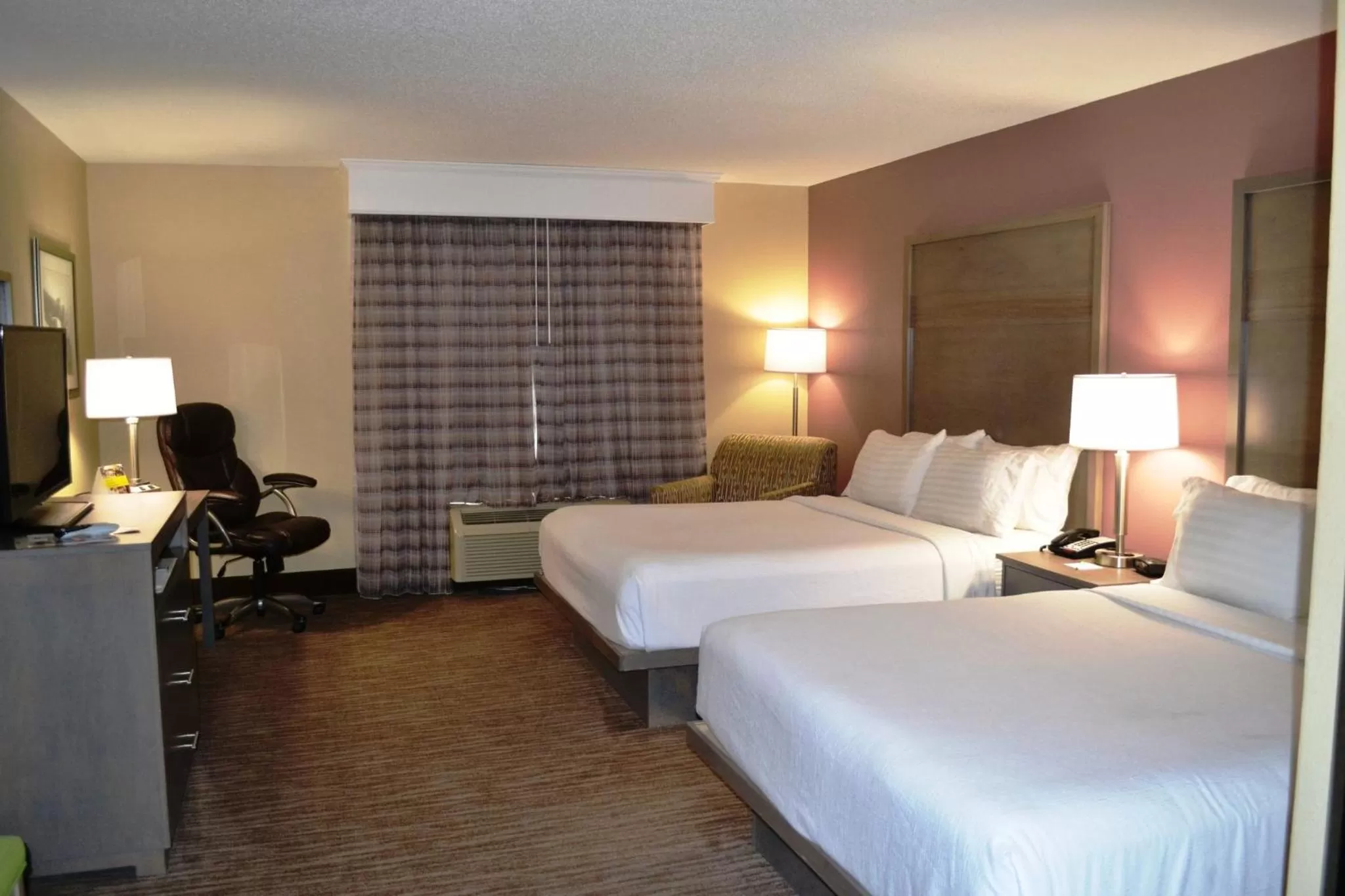 Photo of the whole room, Bed in Holiday Inn Santee by IHG