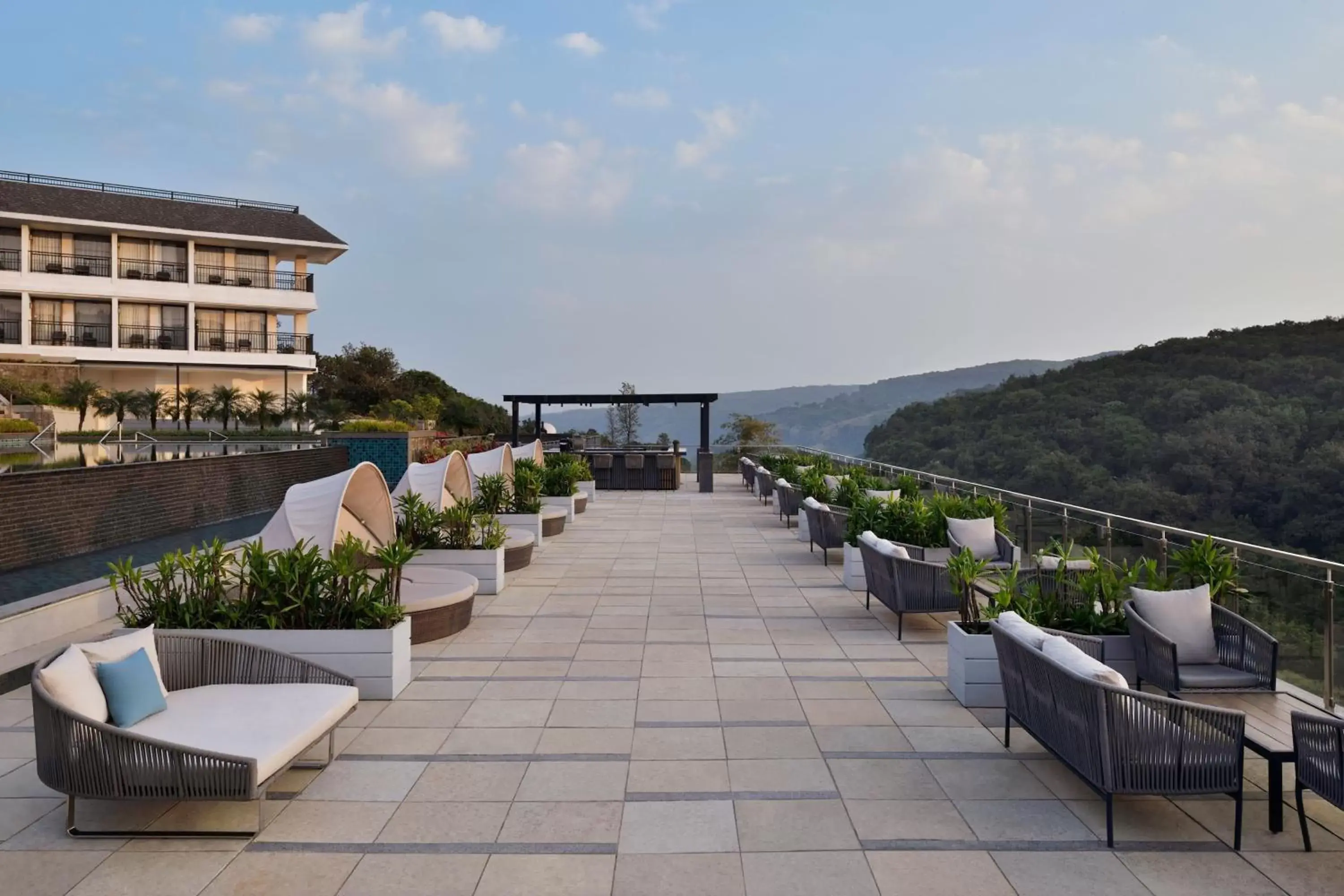 Lounge or bar in Courtyard by Marriott Mahabaleshwar