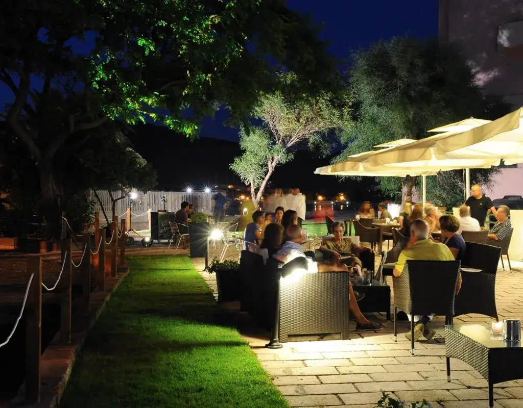 Patio, Restaurant/Places to Eat in Sporting Hotel Stella Maris