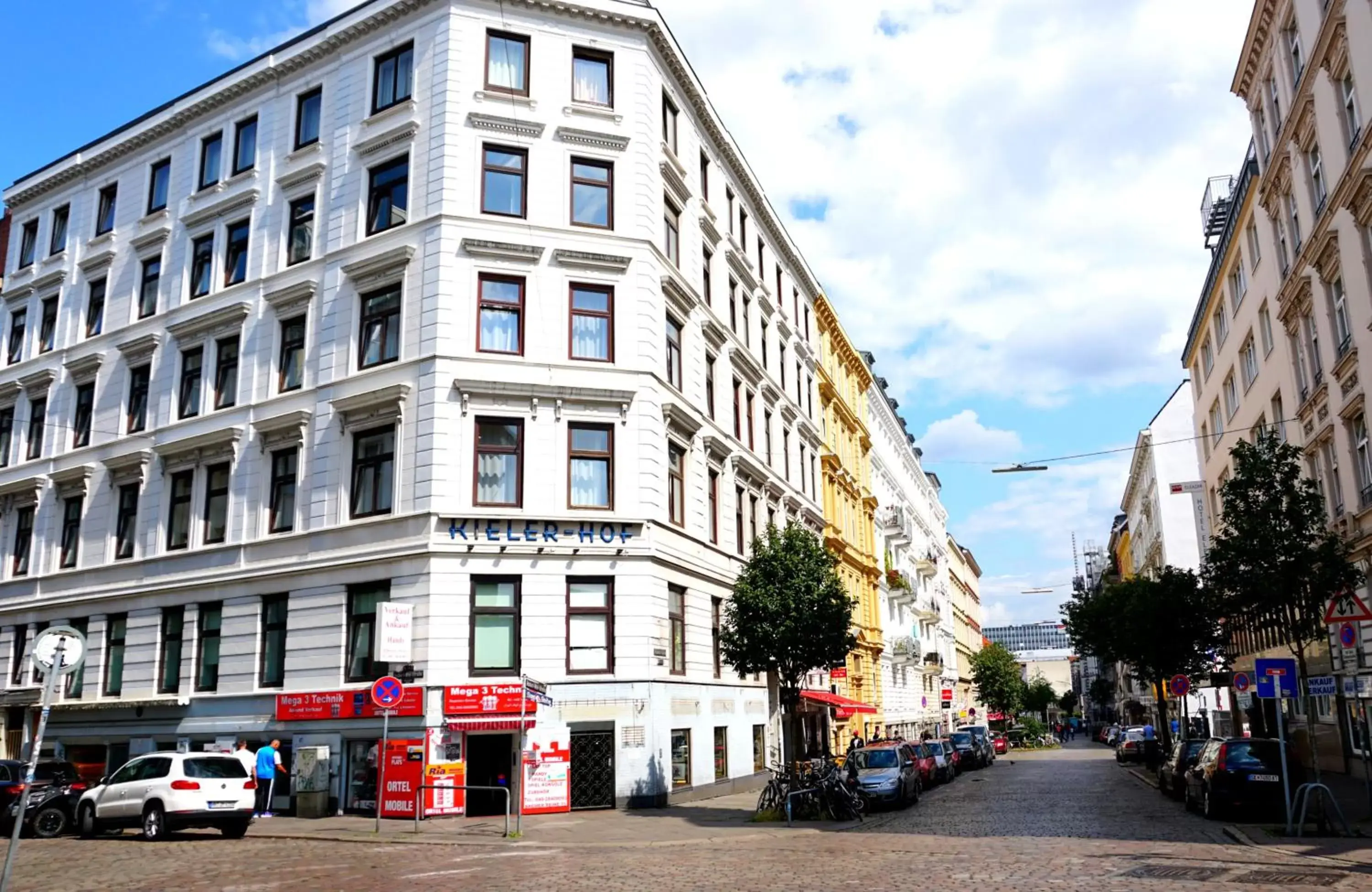 Property Building in Hotel Kieler Hof am Hauptbahnhof - Hamburg Central Station