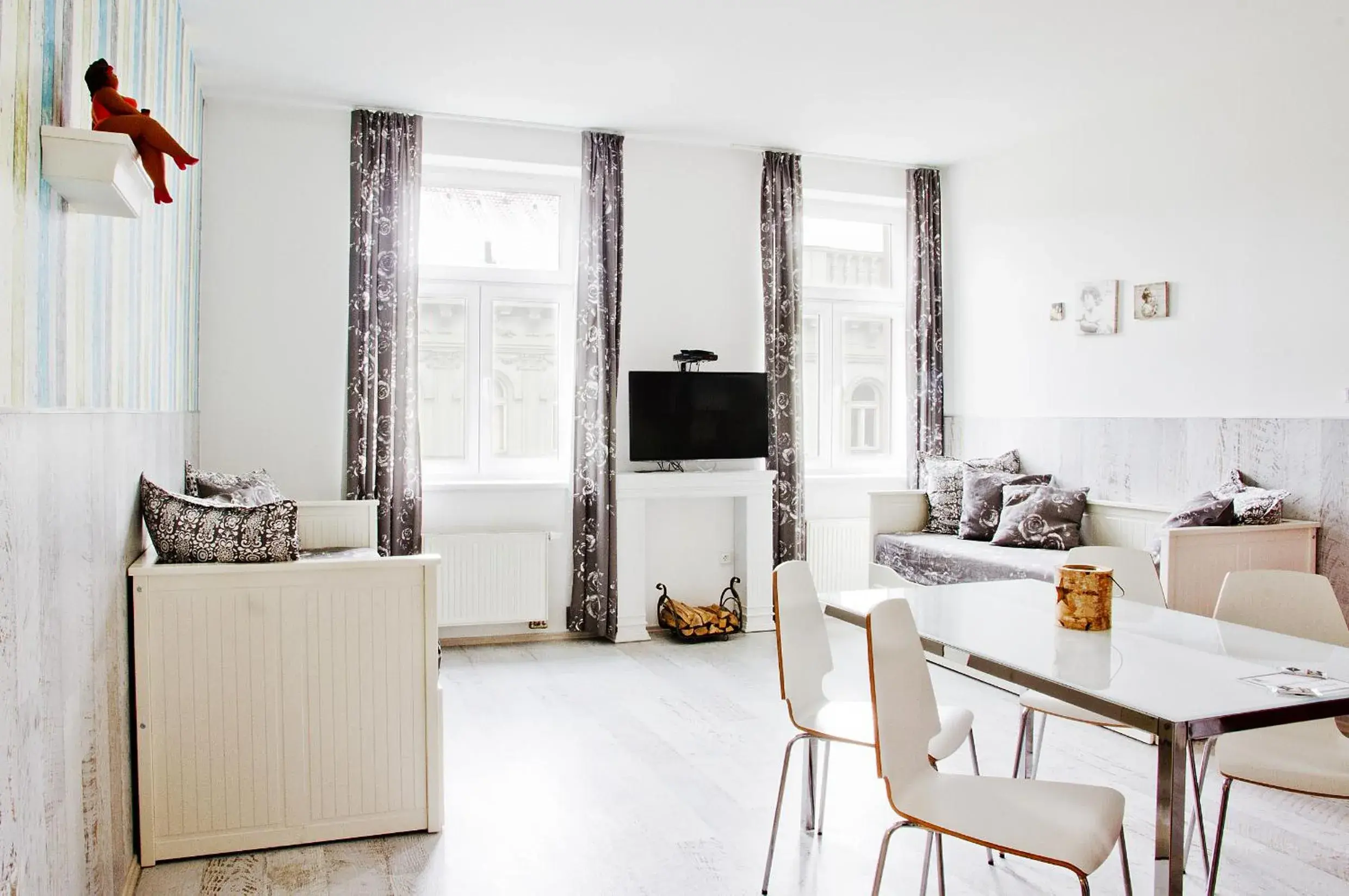 Living room, Dining Area in Royal Court Legerova