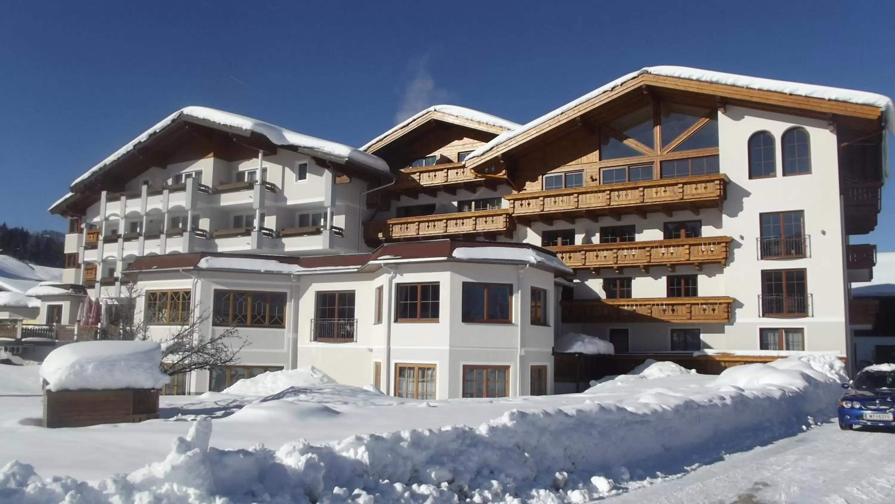 Facade/entrance, Winter in Hotel Das Urbisgut