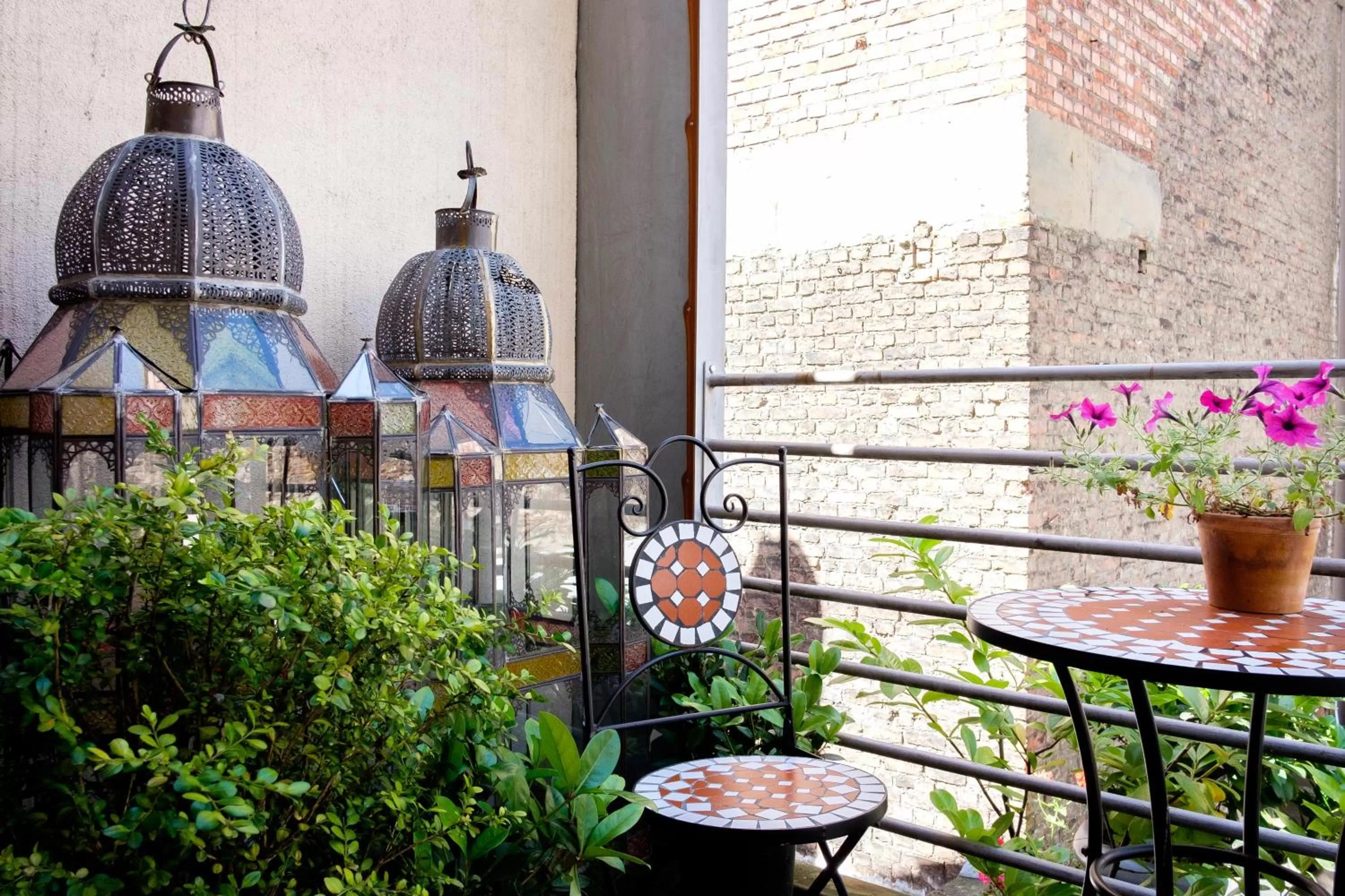 Decorative detail in Hotel Diamonds and Pearls