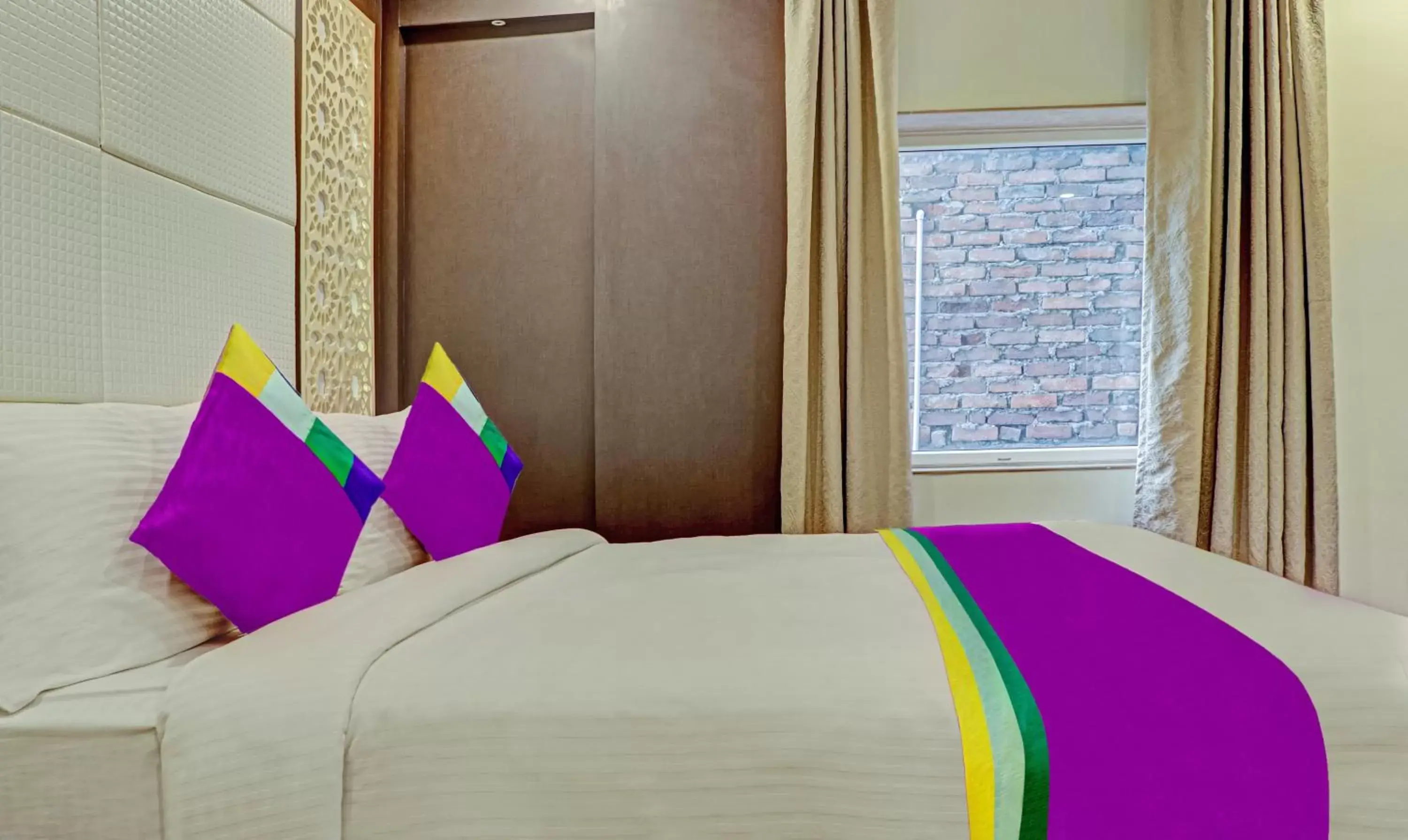 View (from property/room), Bed in The Onyx Hotel View (from property/room), Bed in The Onyx Hotel