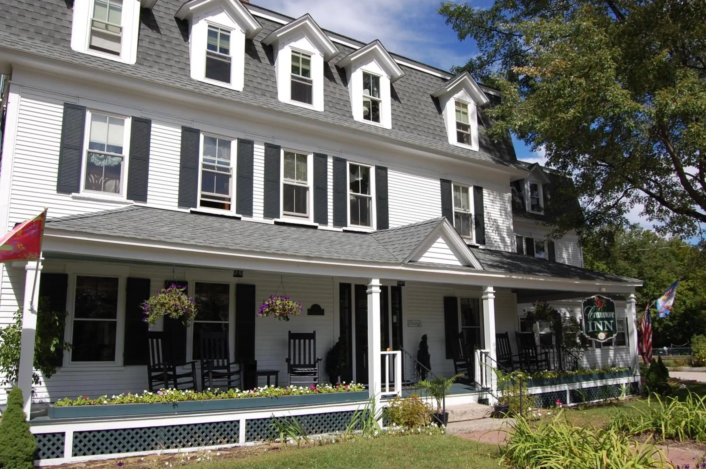 Facade/entrance in Cranmore Inn and Suites, a North Conway boutique hotel