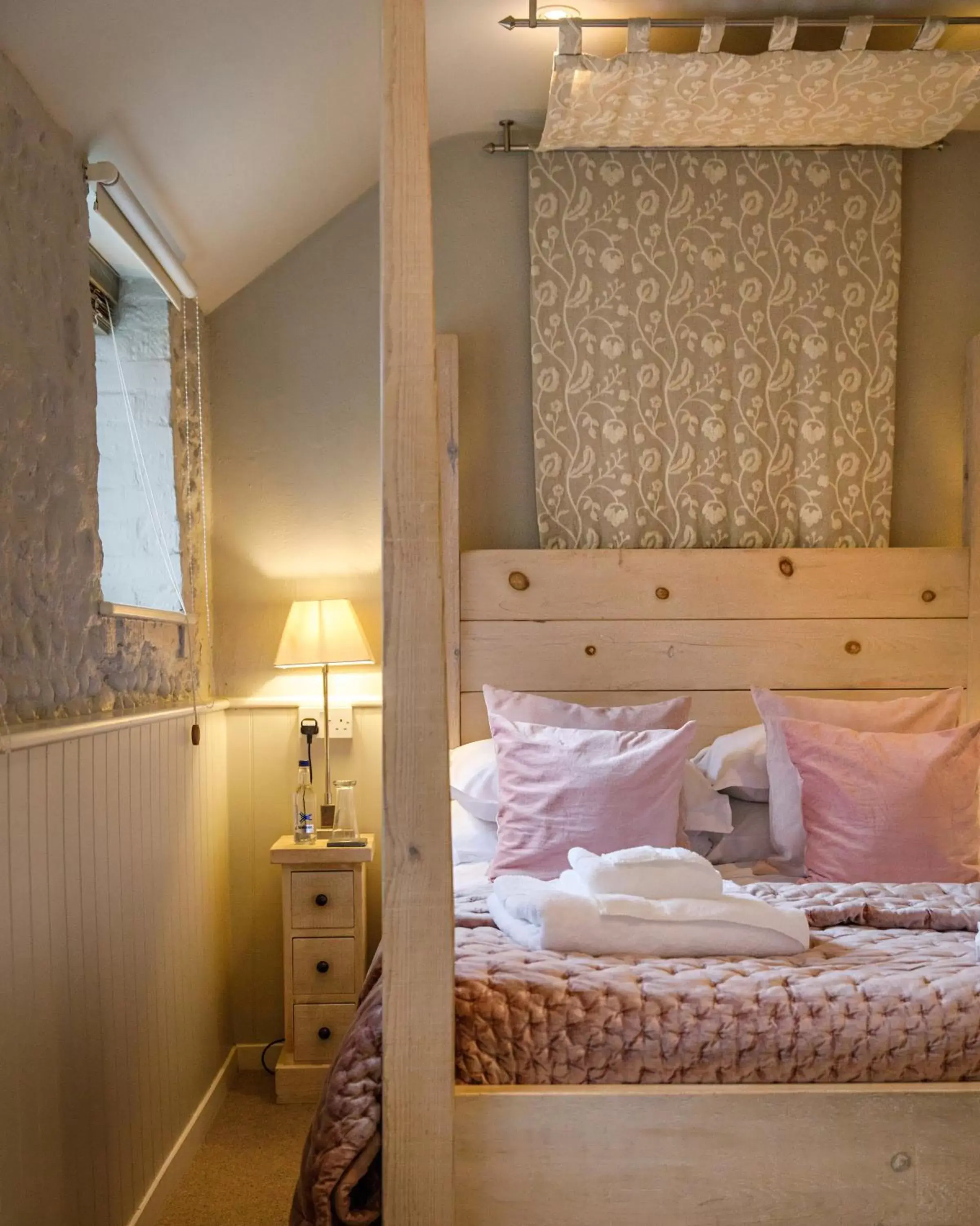 Bedroom, Bed in Cley Windmill