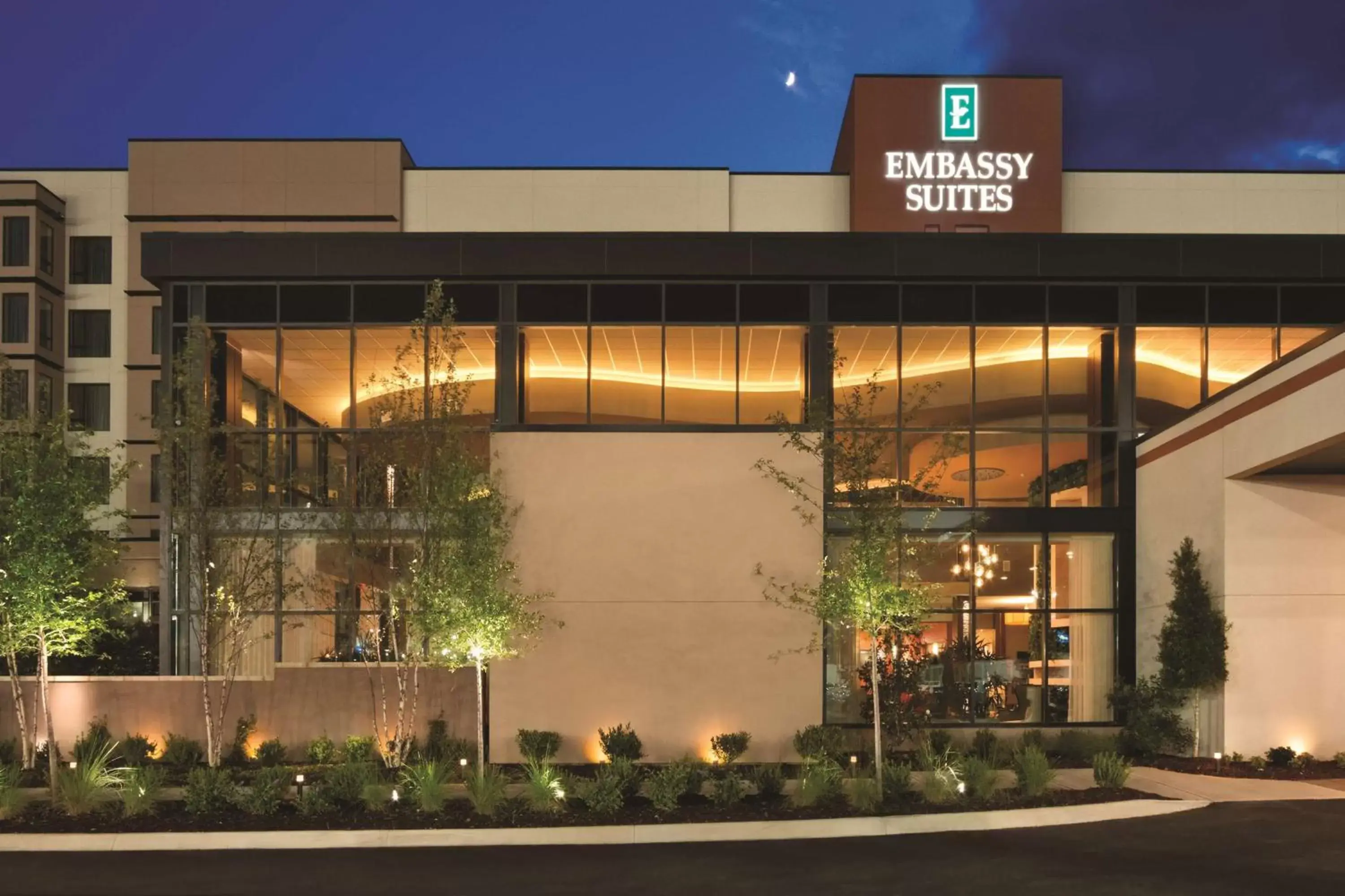 Property Building in Embassy Suites Knoxville West