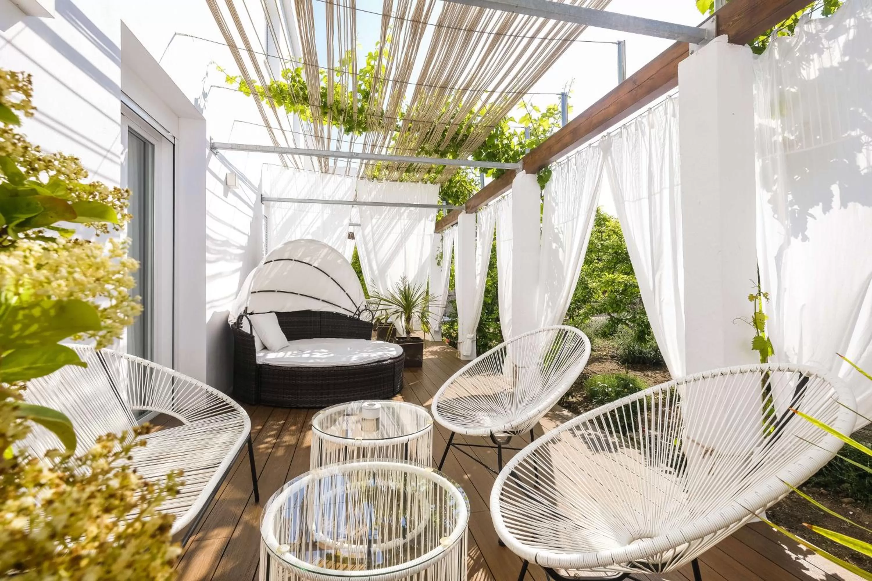 Garden view in Hotel Abril 37