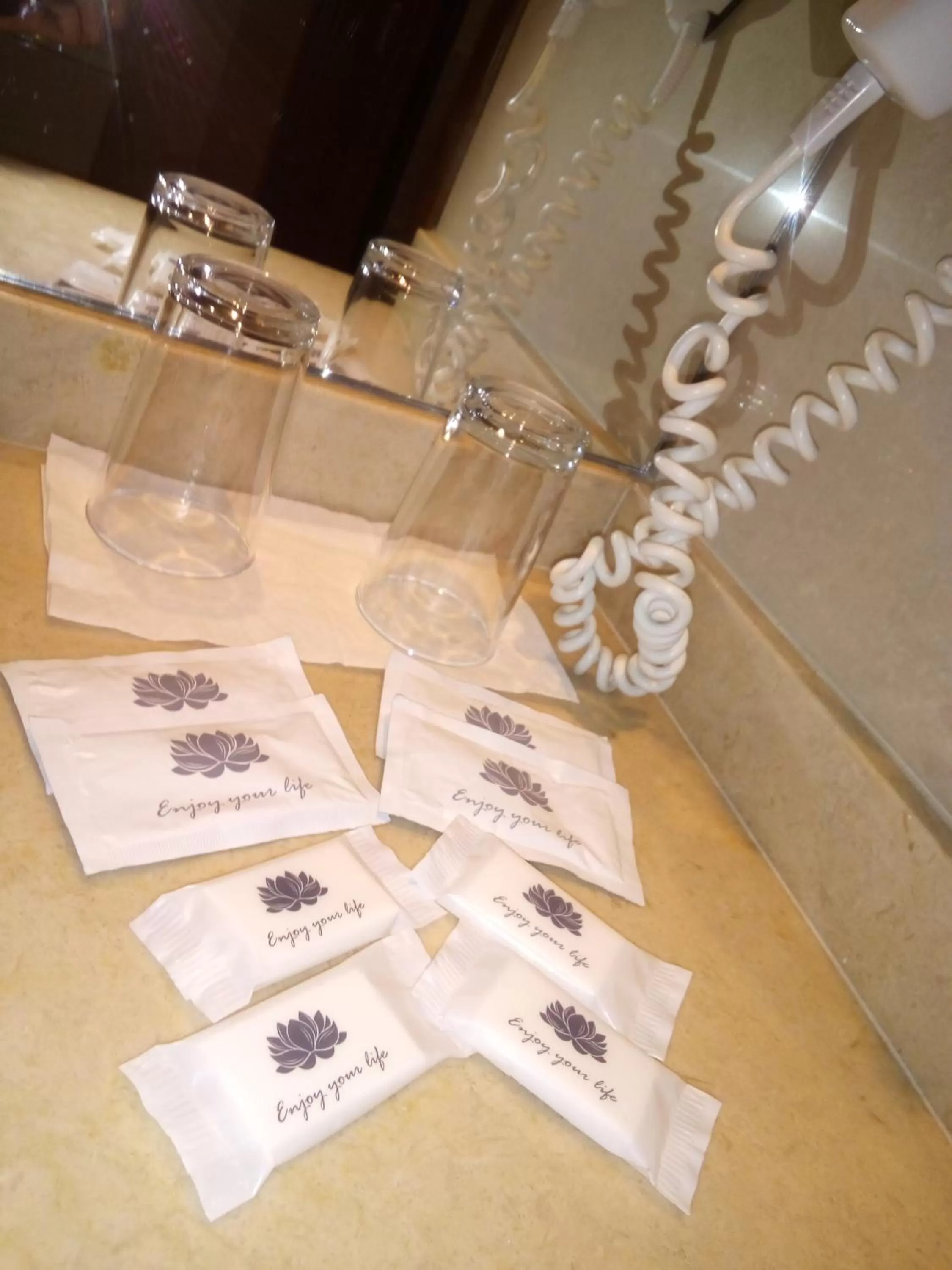 Shower, Bathroom in Hotel Aleluia