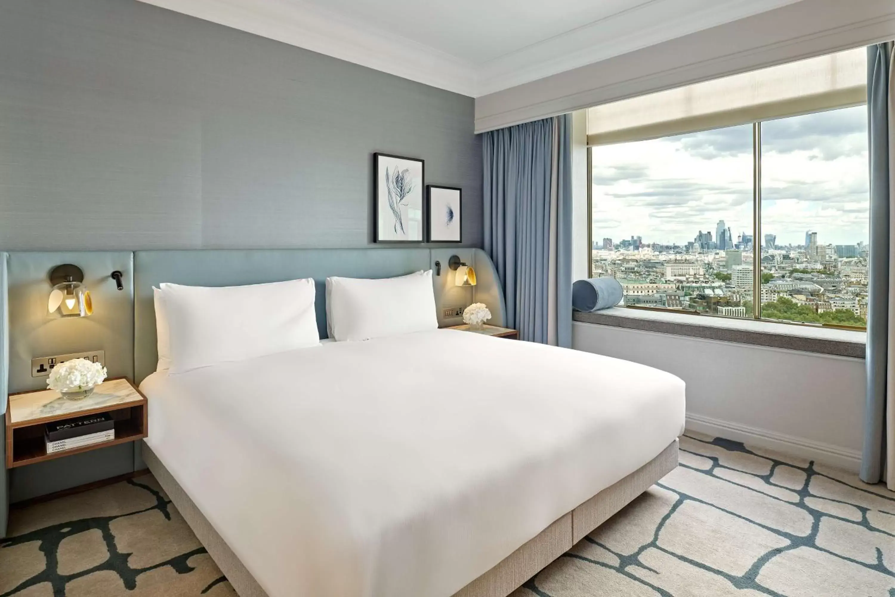 Executive Mayfair Suite With Lounge Access in London Hilton on Park Lane